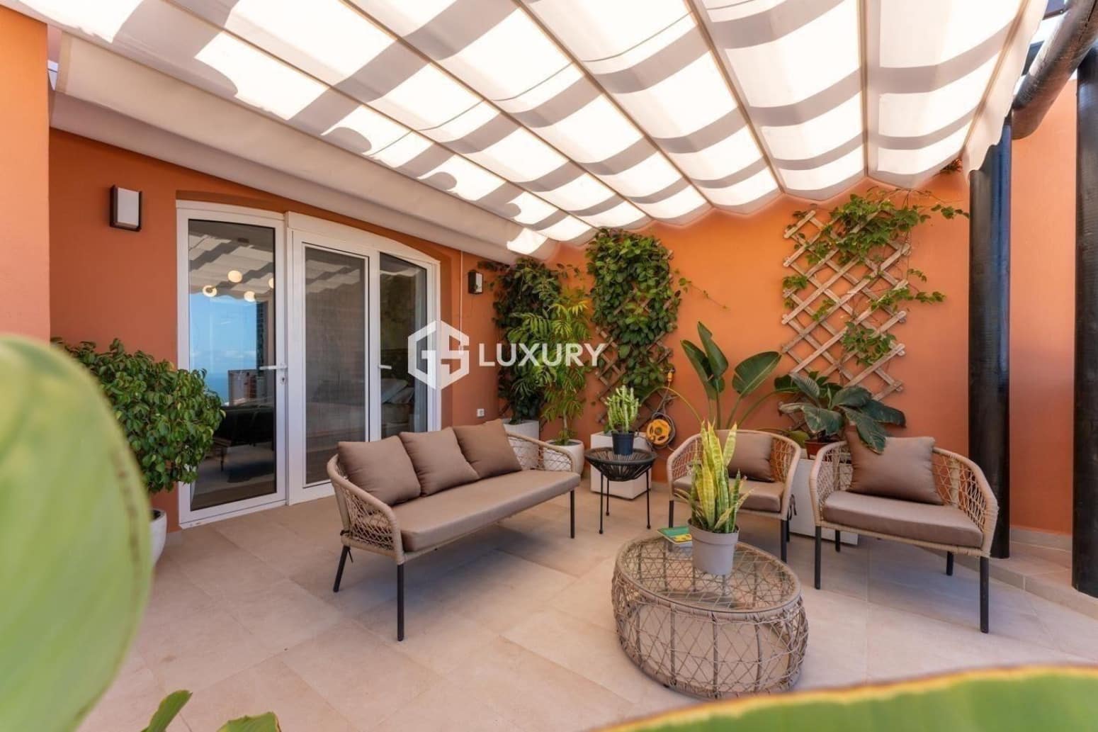 4 Zimmer Villa zu vermieten in Adeje mit Garage - 10.000 € (Ref: 9676097)