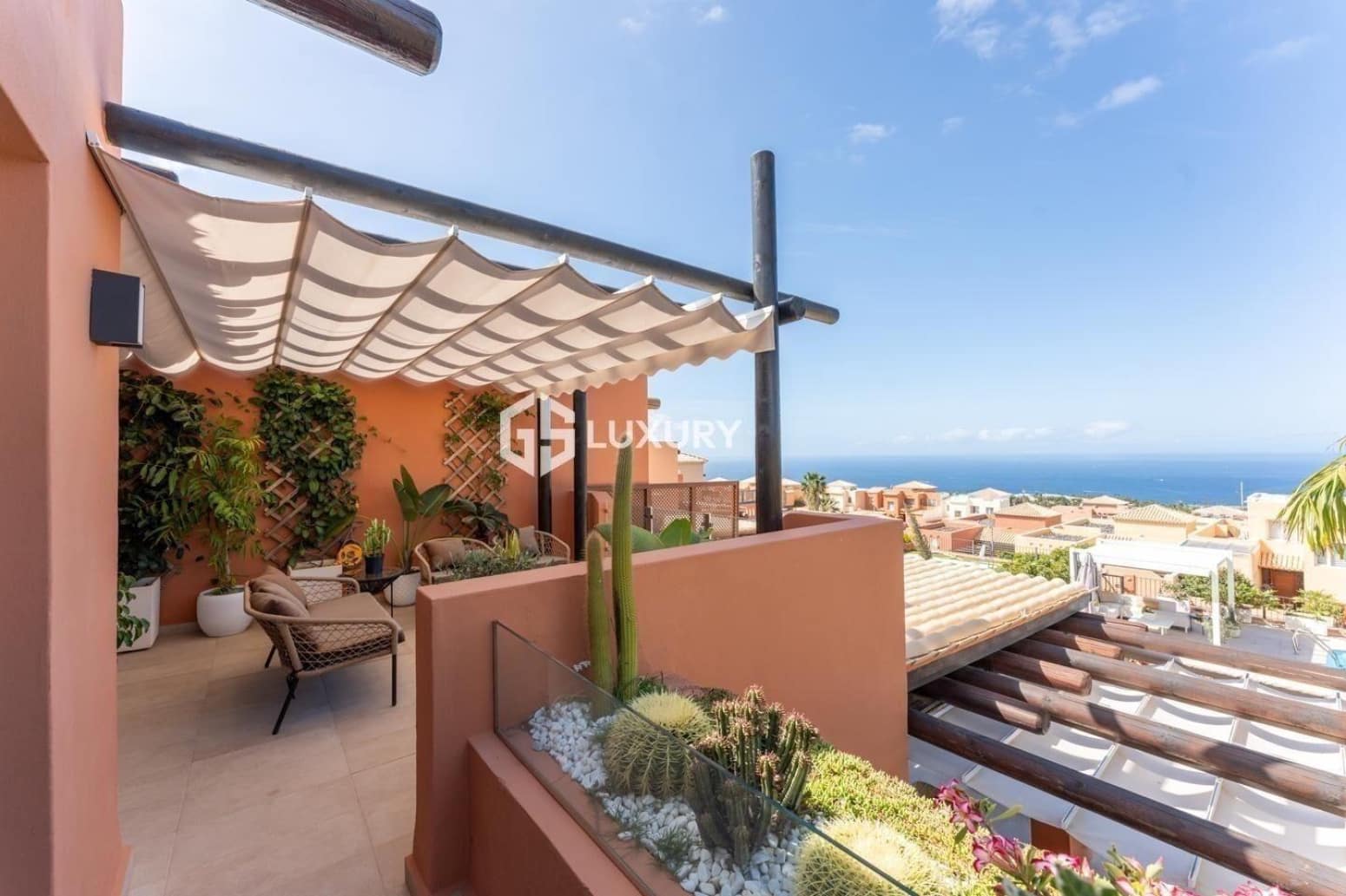 4 Zimmer Villa zu vermieten in Adeje mit Garage - 10.000 € (Ref: 9676097)