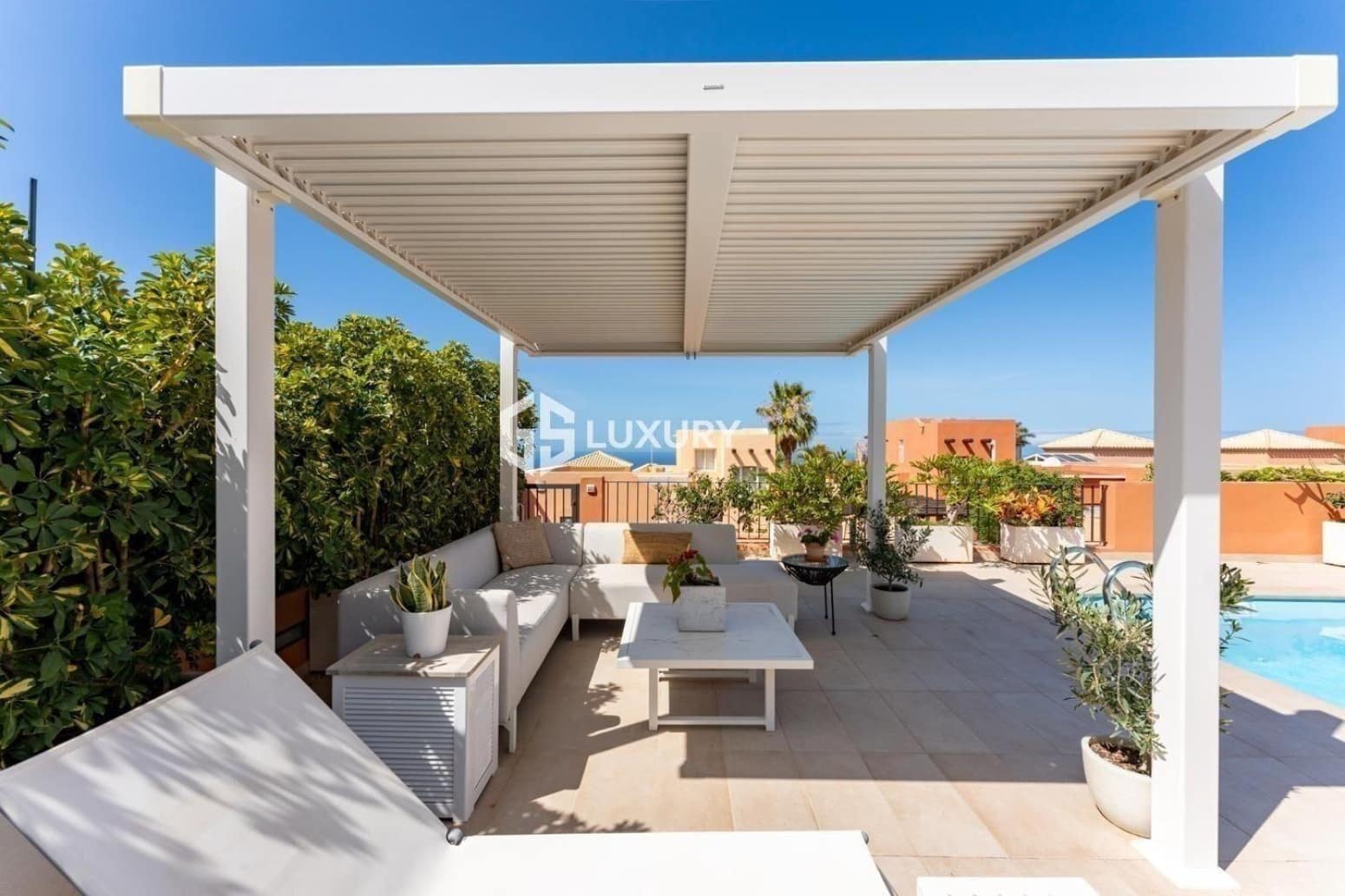 4 Zimmer Villa zu vermieten in Adeje mit Garage - 10.000 € (Ref: 9676097)