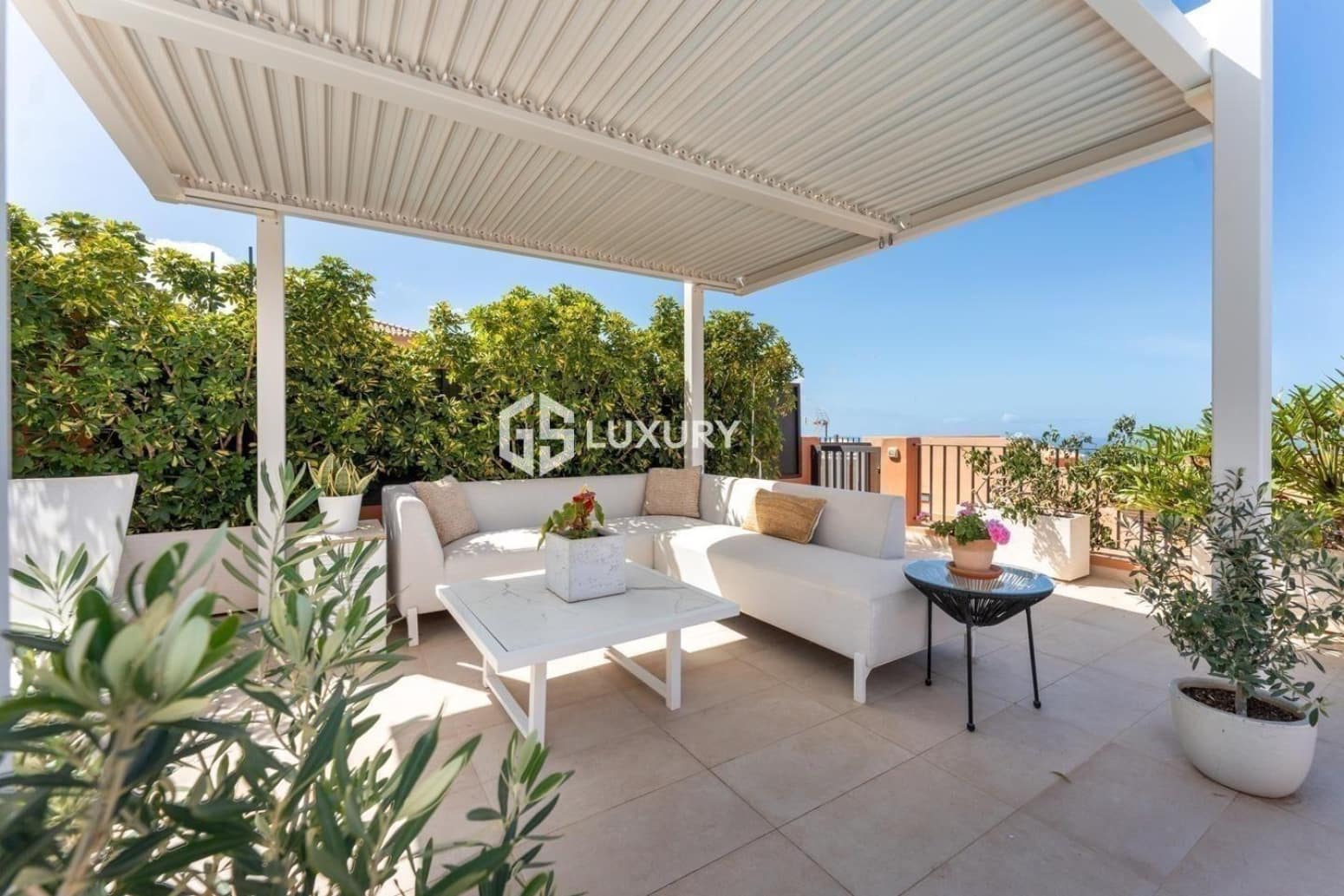 4 Zimmer Villa zu vermieten in Adeje mit Garage - 10.000 € (Ref: 9676097)