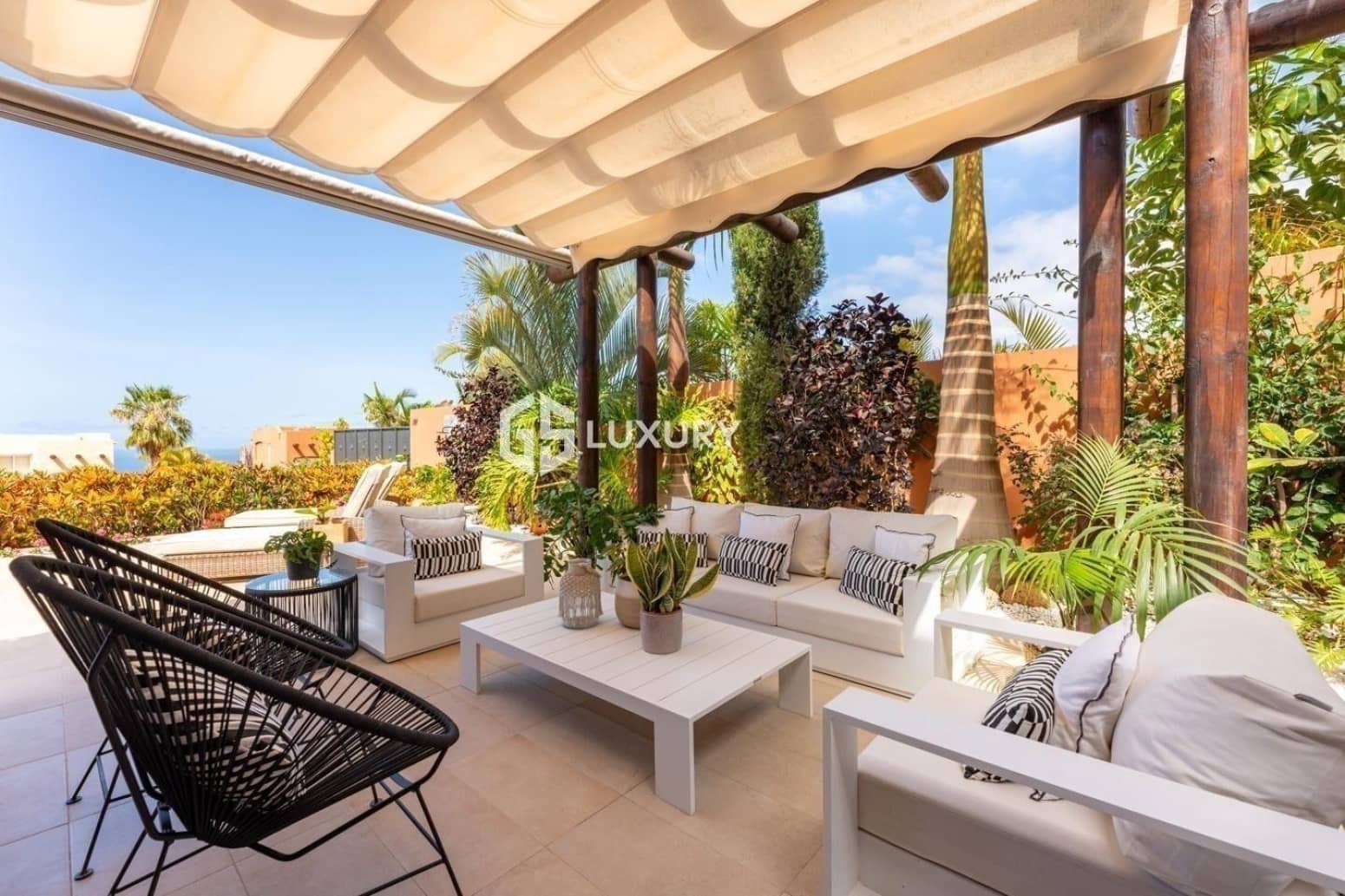 4 Zimmer Villa zu vermieten in Adeje mit Garage - 10.000 € (Ref: 9676097)