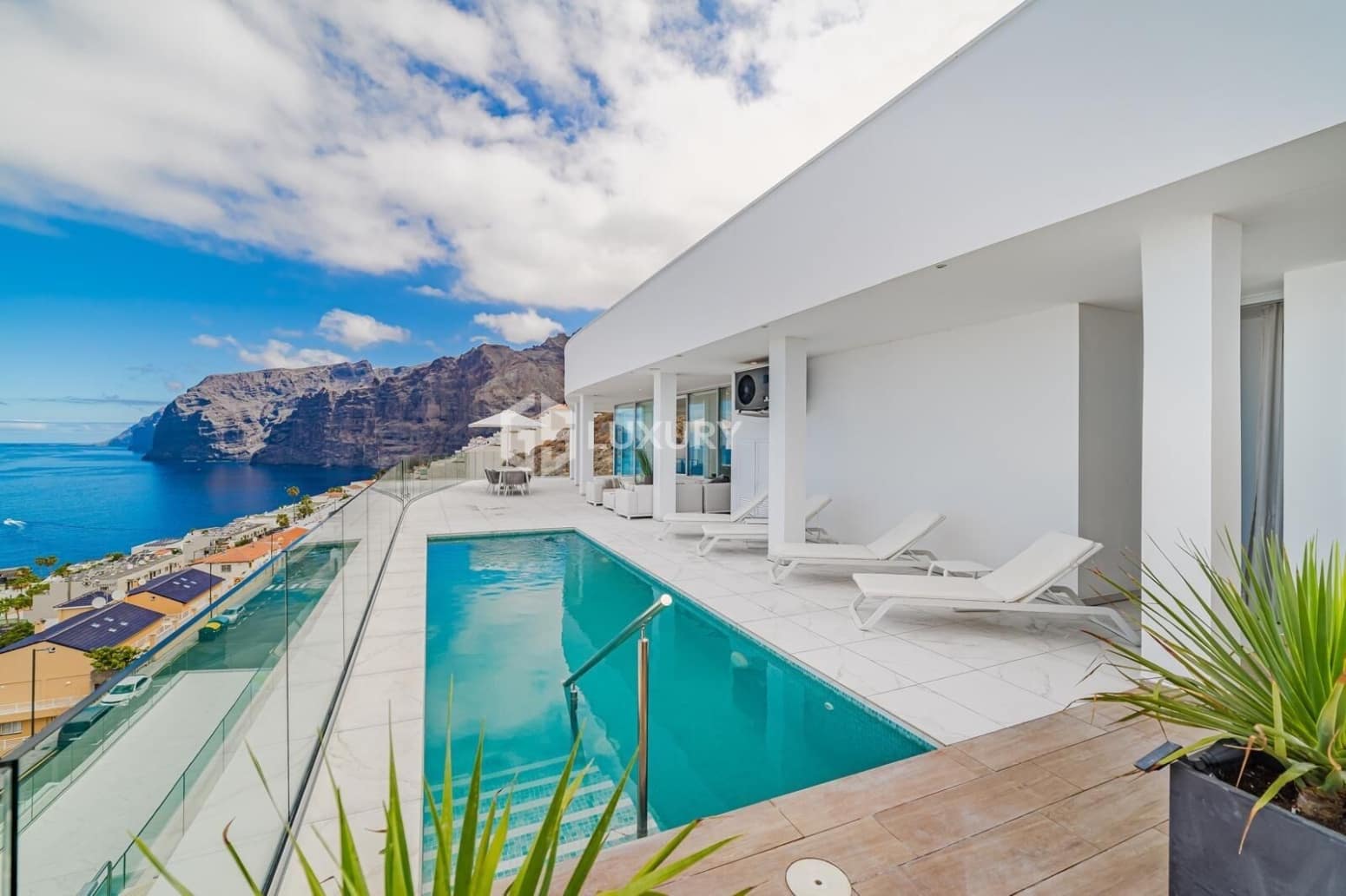 3 bedroom Flat for sale in Santiago del Teide with garage - € 2,090,000 (Ref: 9676098)