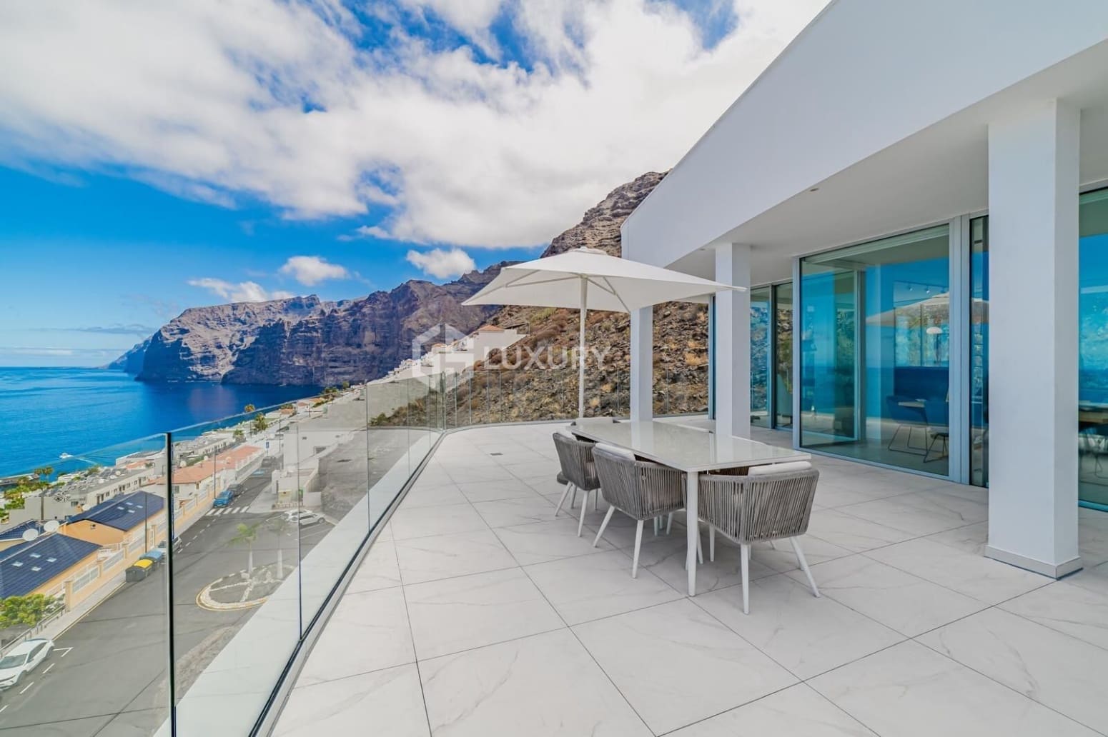 3 bedroom Flat for sale in Santiago del Teide with garage - € 2,090,000 (Ref: 9676098)