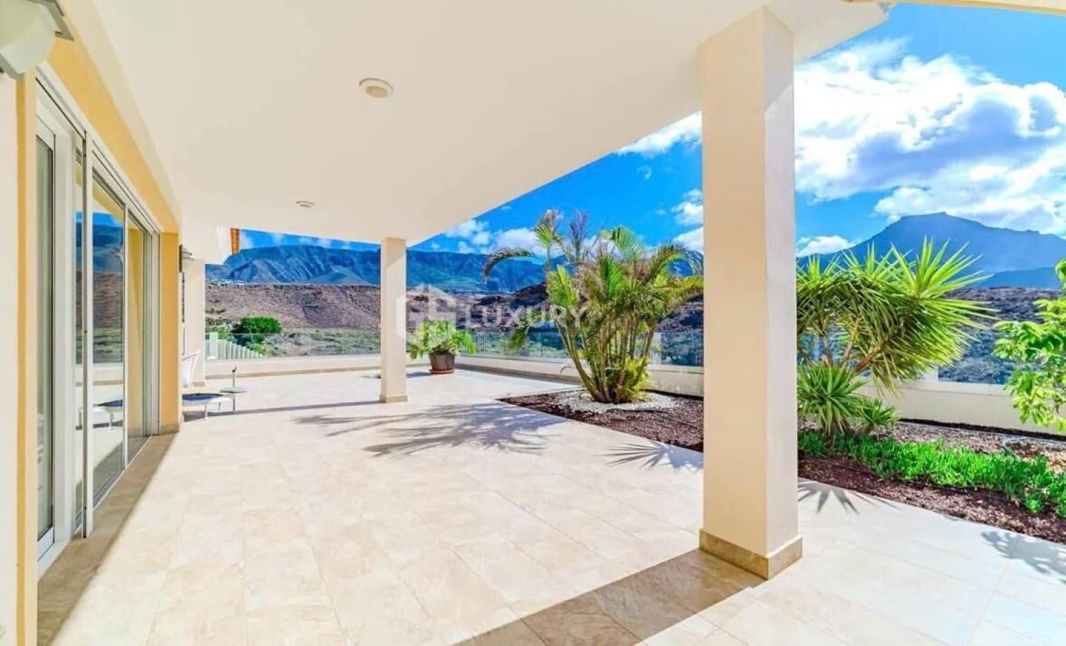 4 quarto Moradia para venda em Adeje com garagem - 3 900 000 € (Ref: 9676099)