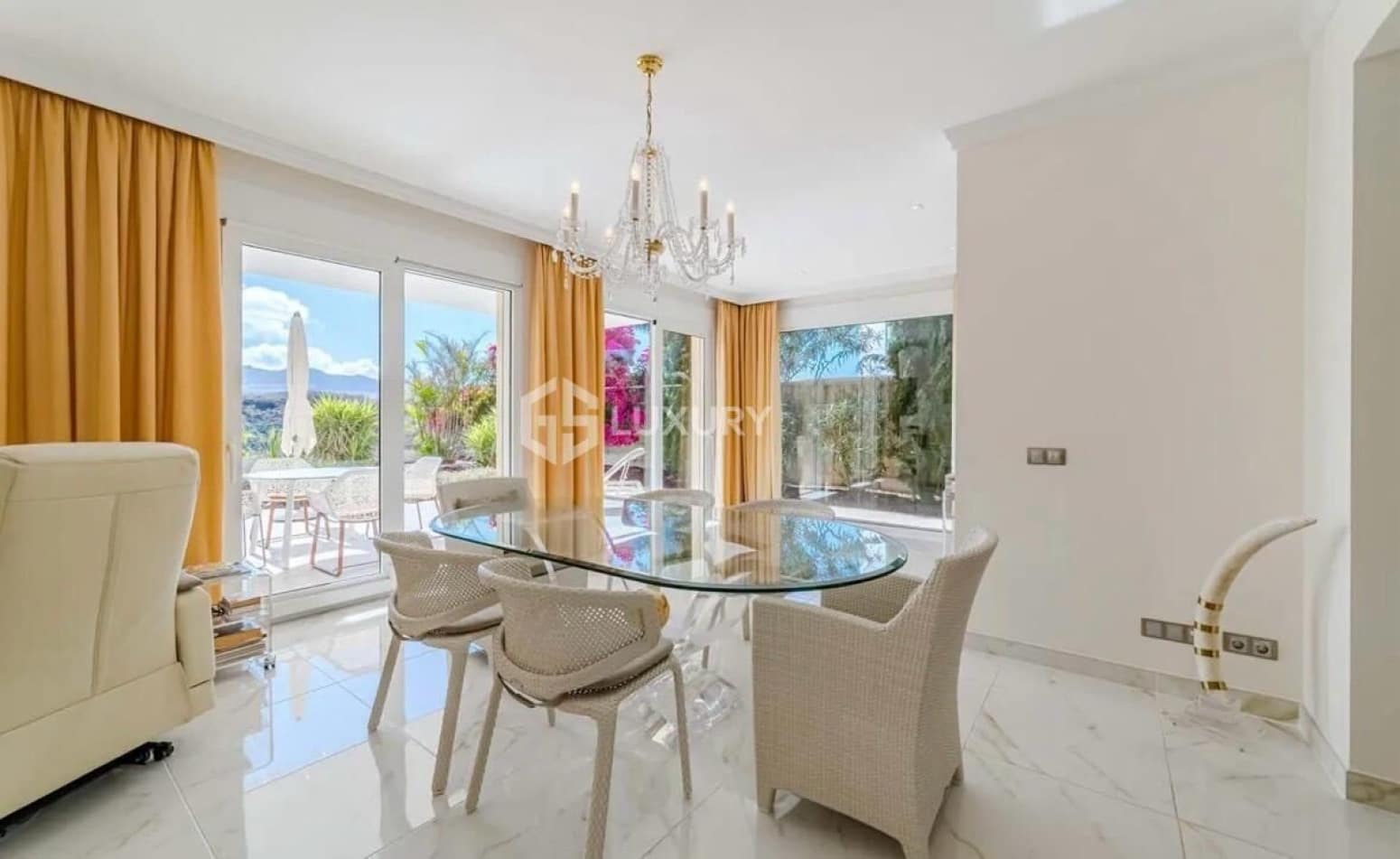 4 quarto Moradia para venda em Adeje com garagem - 3 900 000 € (Ref: 9676099)