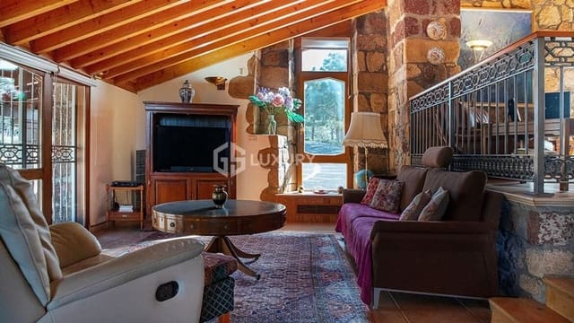 3 slaapkamer Villa te koop in Arona met garage - € 2.800.000 (Ref: 9676101)