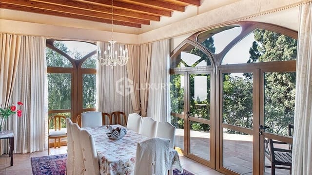 3 slaapkamer Villa te koop in Arona met garage - € 2.800.000 (Ref: 9676101)