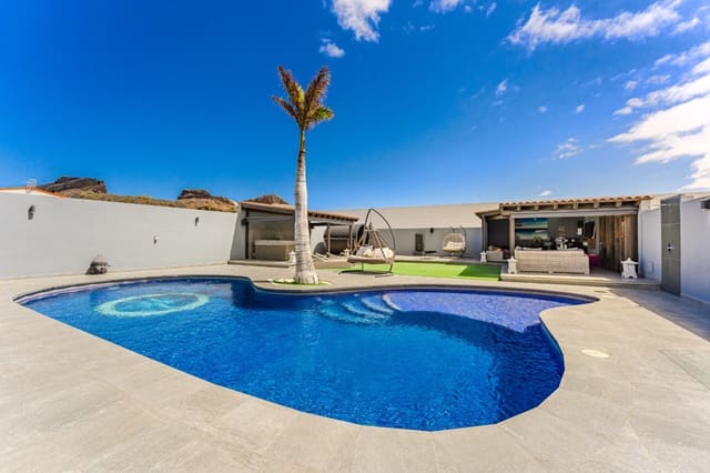 2 bedroom Villa for sale in Aldea Blanca (Tenerife), San Miguel de Abona with pool garage - € 2,100,000 (Ref: 9676103)