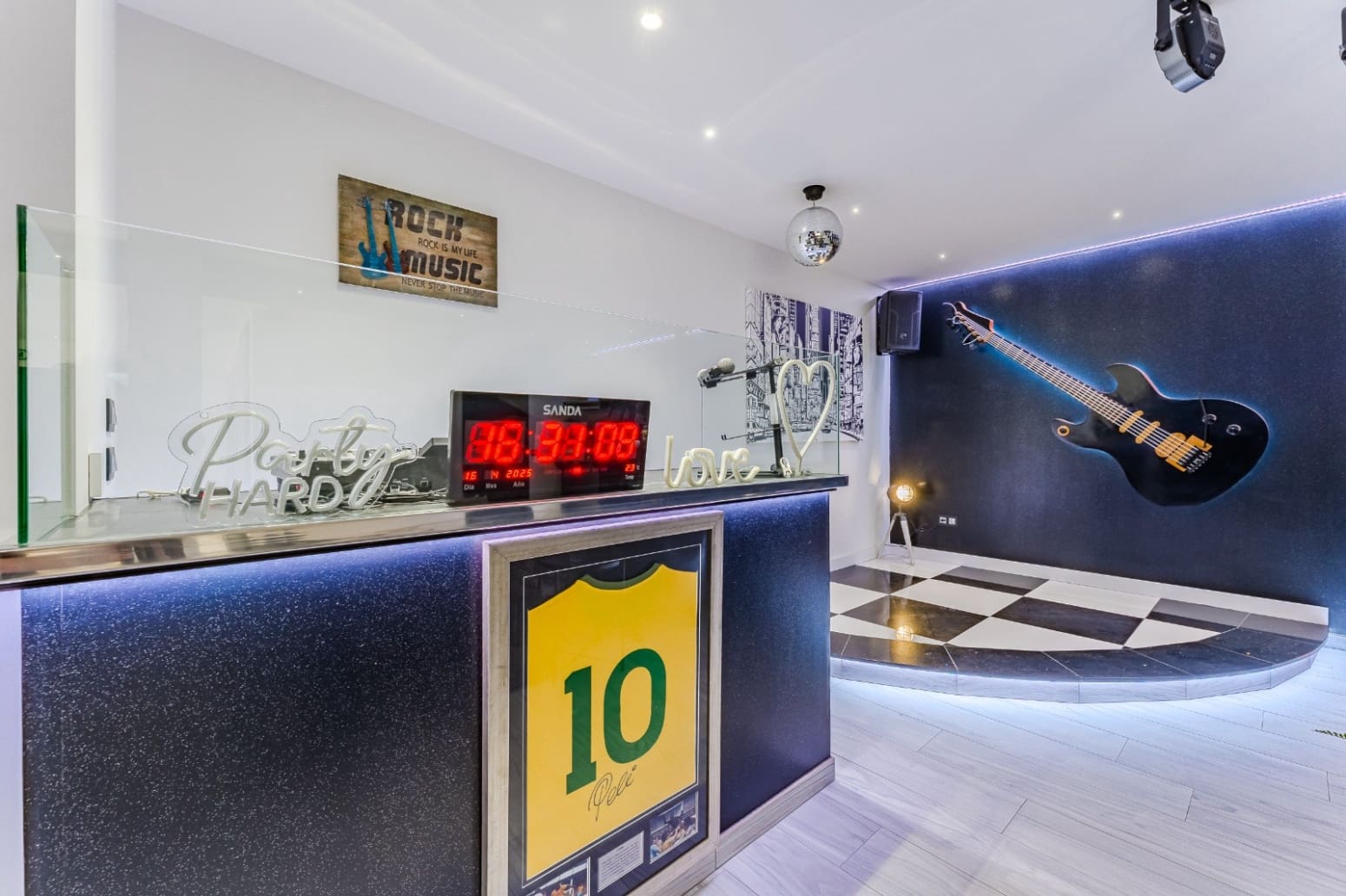 2 bedroom Villa for sale in San Miguel de Abona with pool garage - € 2,100,000 (Ref: 9676103)