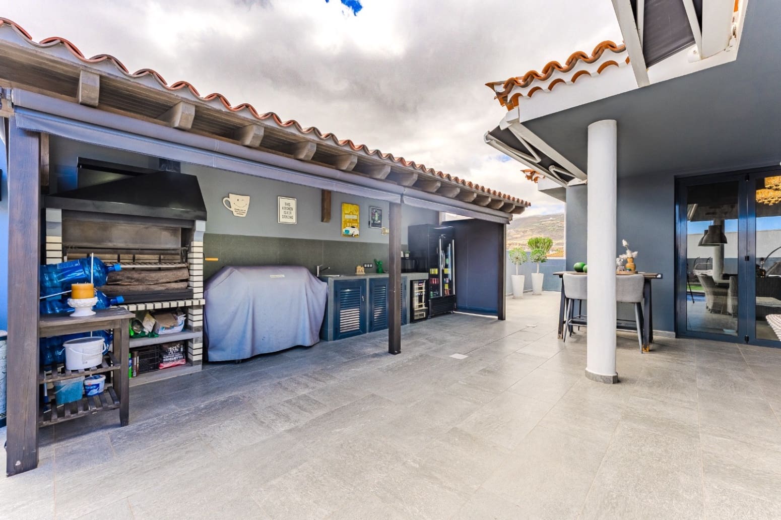 2 bedroom Villa for sale in San Miguel de Abona with pool garage - € 2,100,000 (Ref: 9676103)