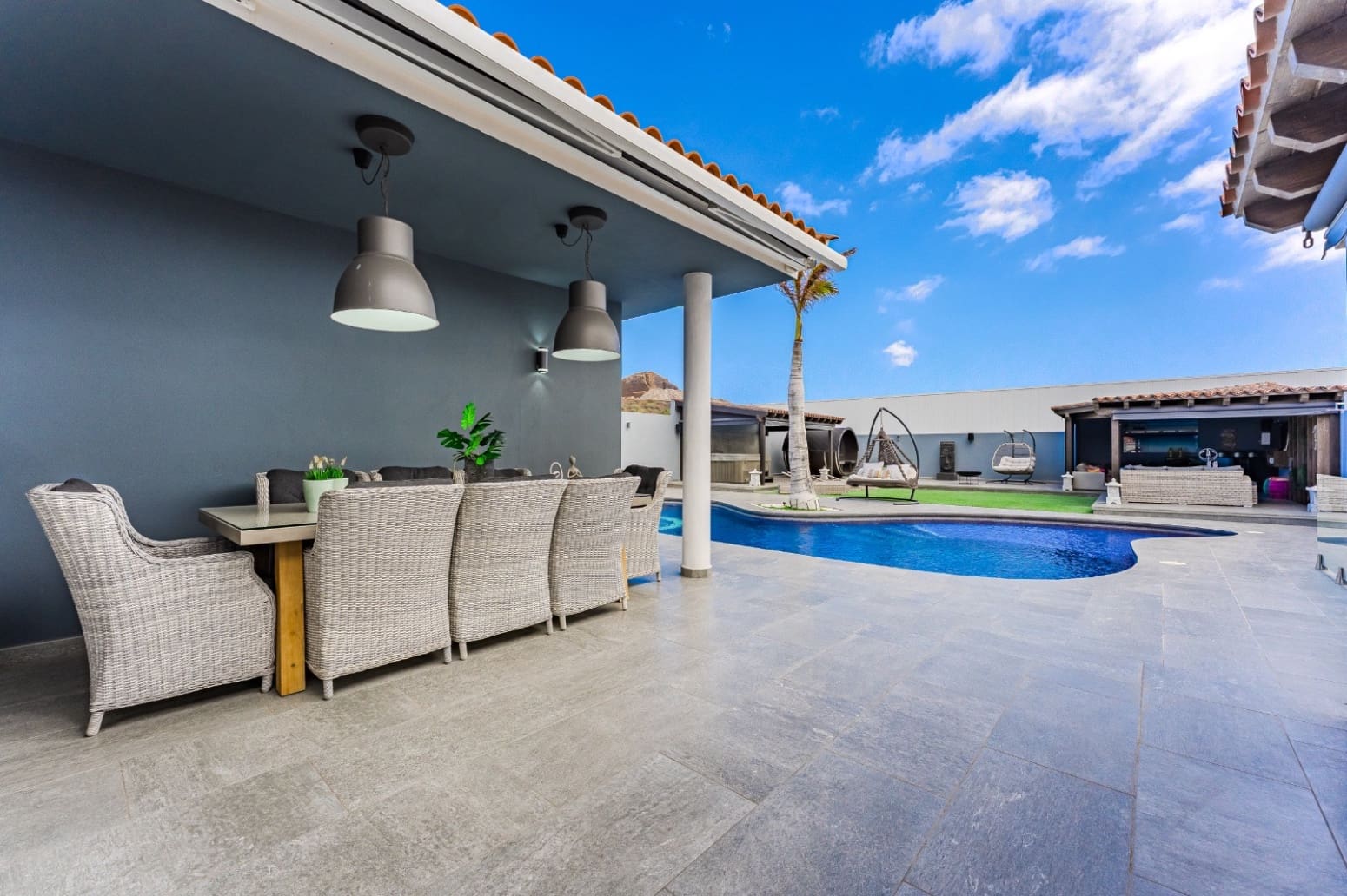 2 quarto Moradia para venda em San Miguel de Abona com piscina garagem - 2 100 000 € (Ref: 9676103)