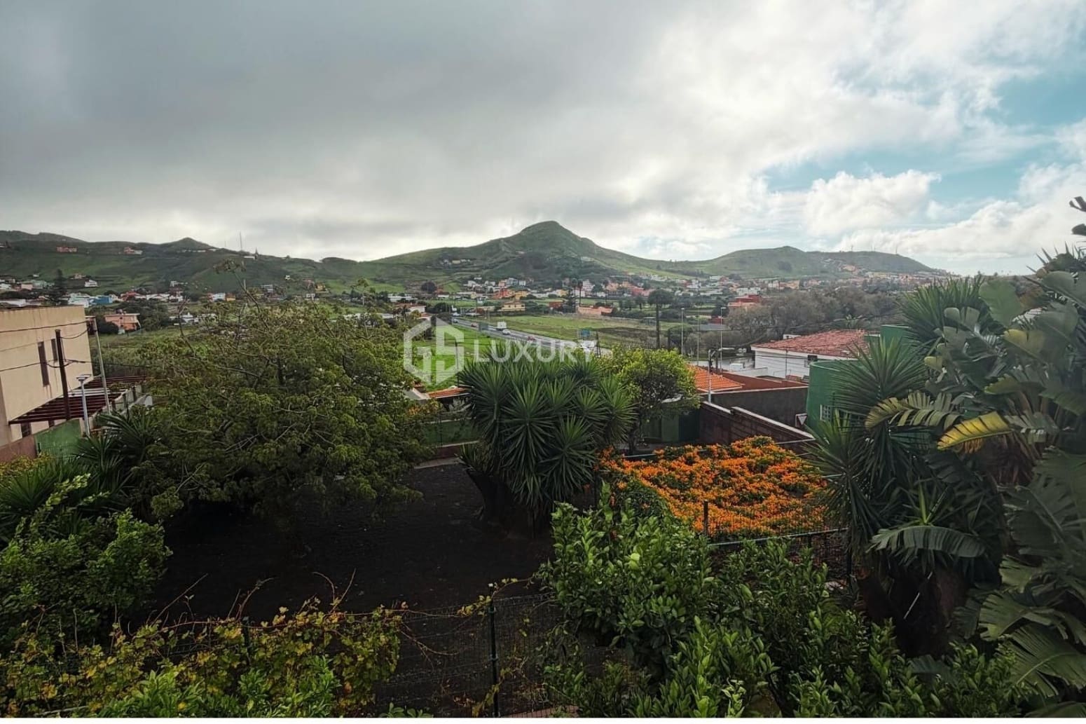 5 bedroom Villa for sale in San Cristobal de La Laguna with garage - € 1,700,000 (Ref: 9676105)