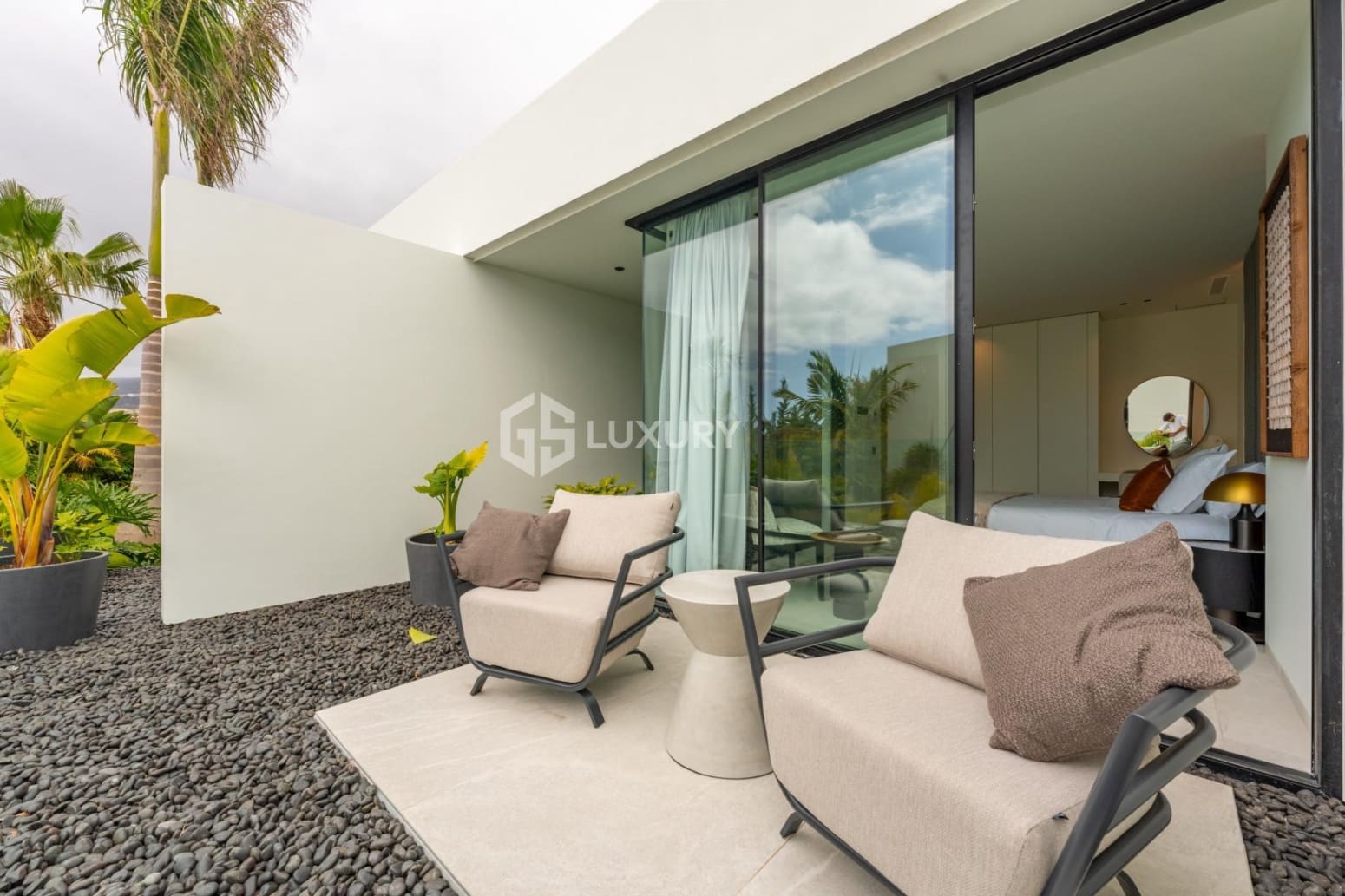 4 bedroom Villa for sale in Guia de Isora with garage - € 4,290,000 (Ref: 9676106)