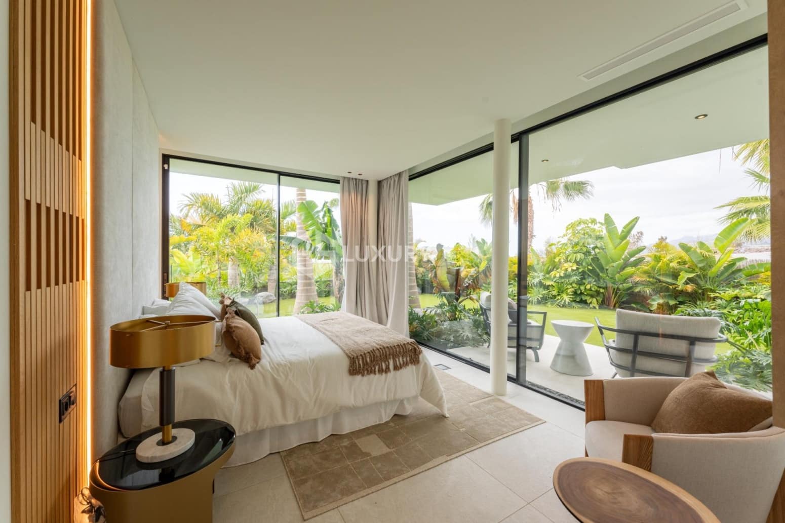 4 bedroom Villa for sale in Guia de Isora with garage - € 4,290,000 (Ref: 9676106)