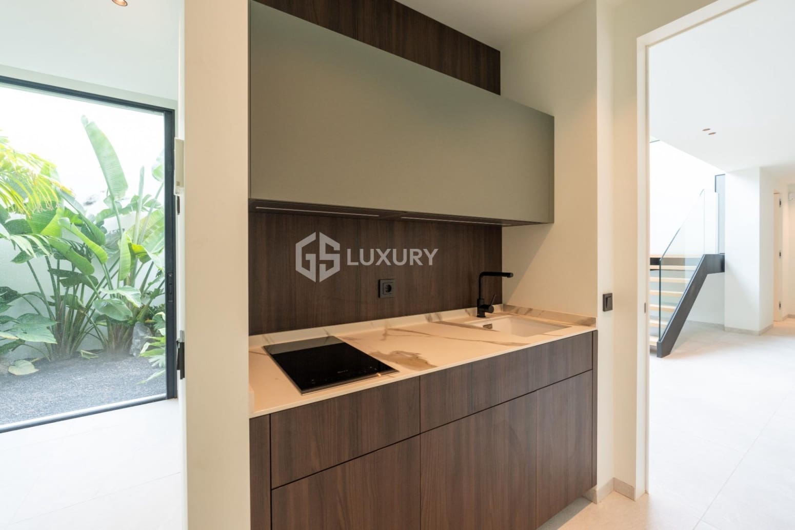 4 bedroom Villa for sale in Guia de Isora with garage - € 4,290,000 (Ref: 9676106)