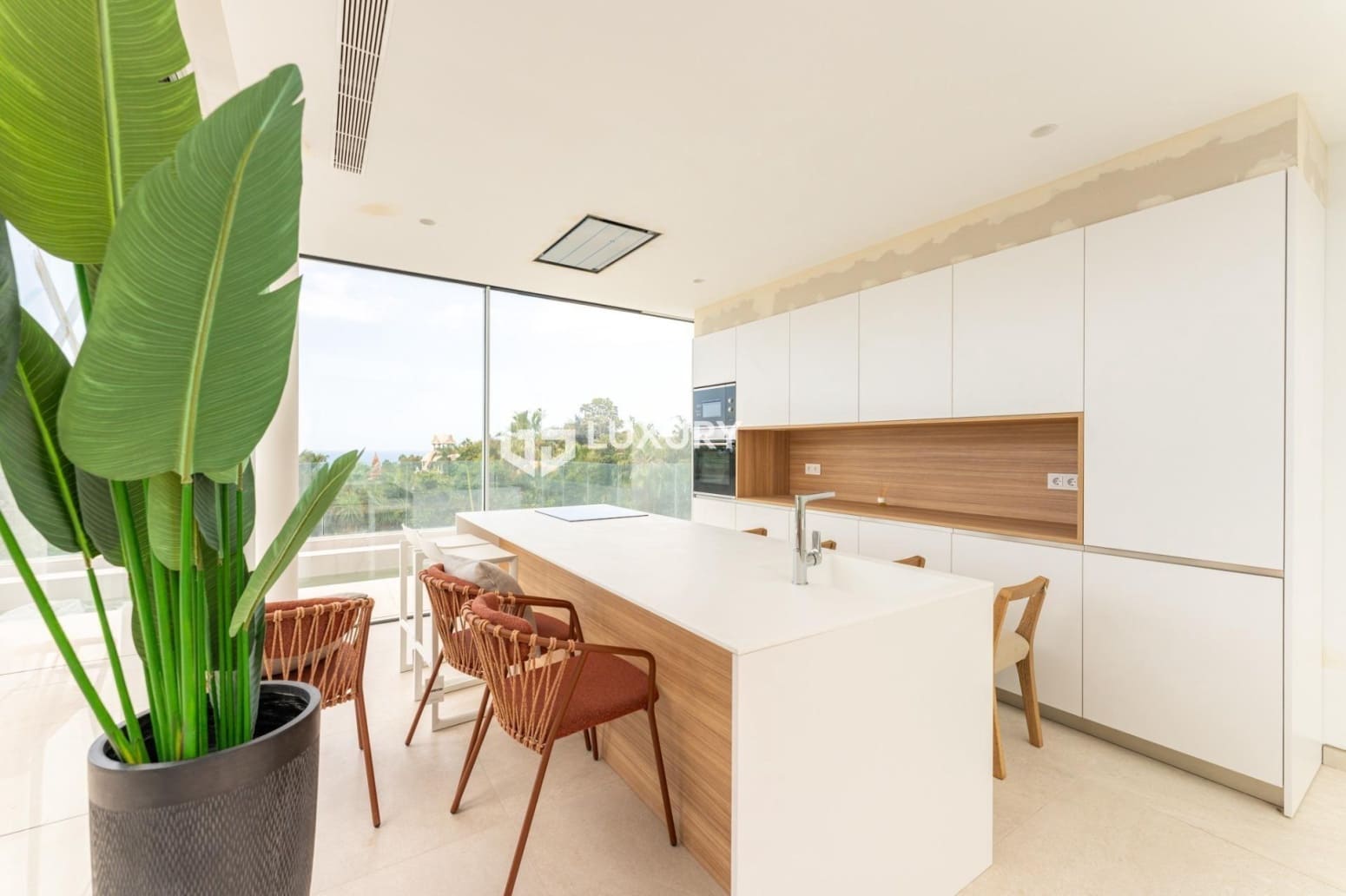 4 chambre Villa/Maison à vendre à Adeje avec piscine garage - 1 980 000 € (Ref: 9676107)