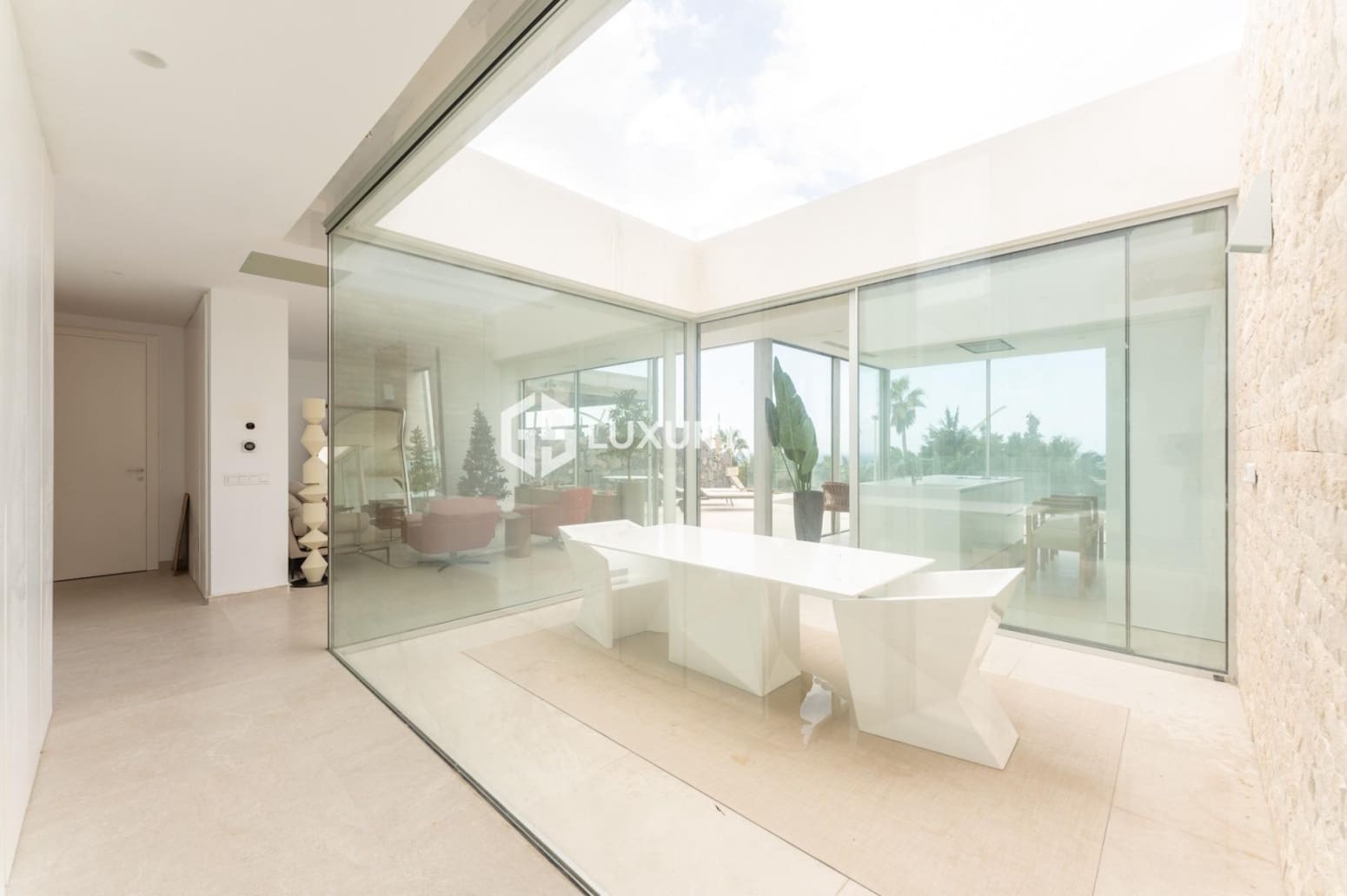 4 chambre Villa/Maison à vendre à Adeje avec piscine garage - 1 980 000 € (Ref: 9676107)