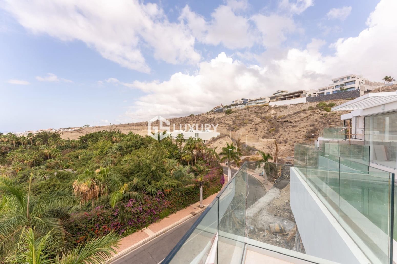 4 chambre Villa/Maison à vendre à Adeje avec piscine garage - 1 980 000 € (Ref: 9676107)