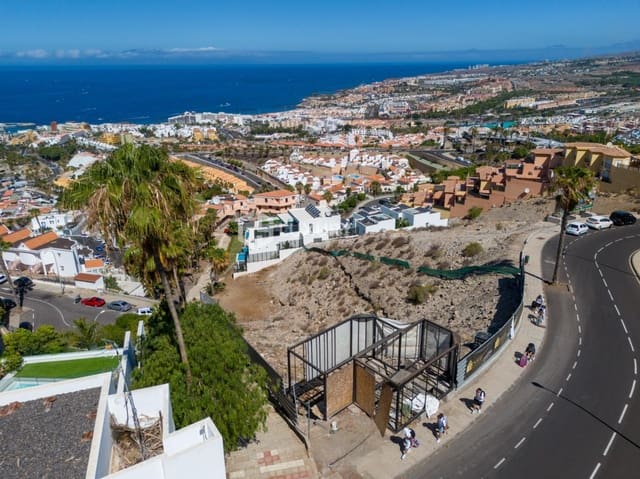 4 bedroom Villa for sale in San Eugenio Alto, Adeje with pool garage - € 1,995,000 (Ref: 9676109)