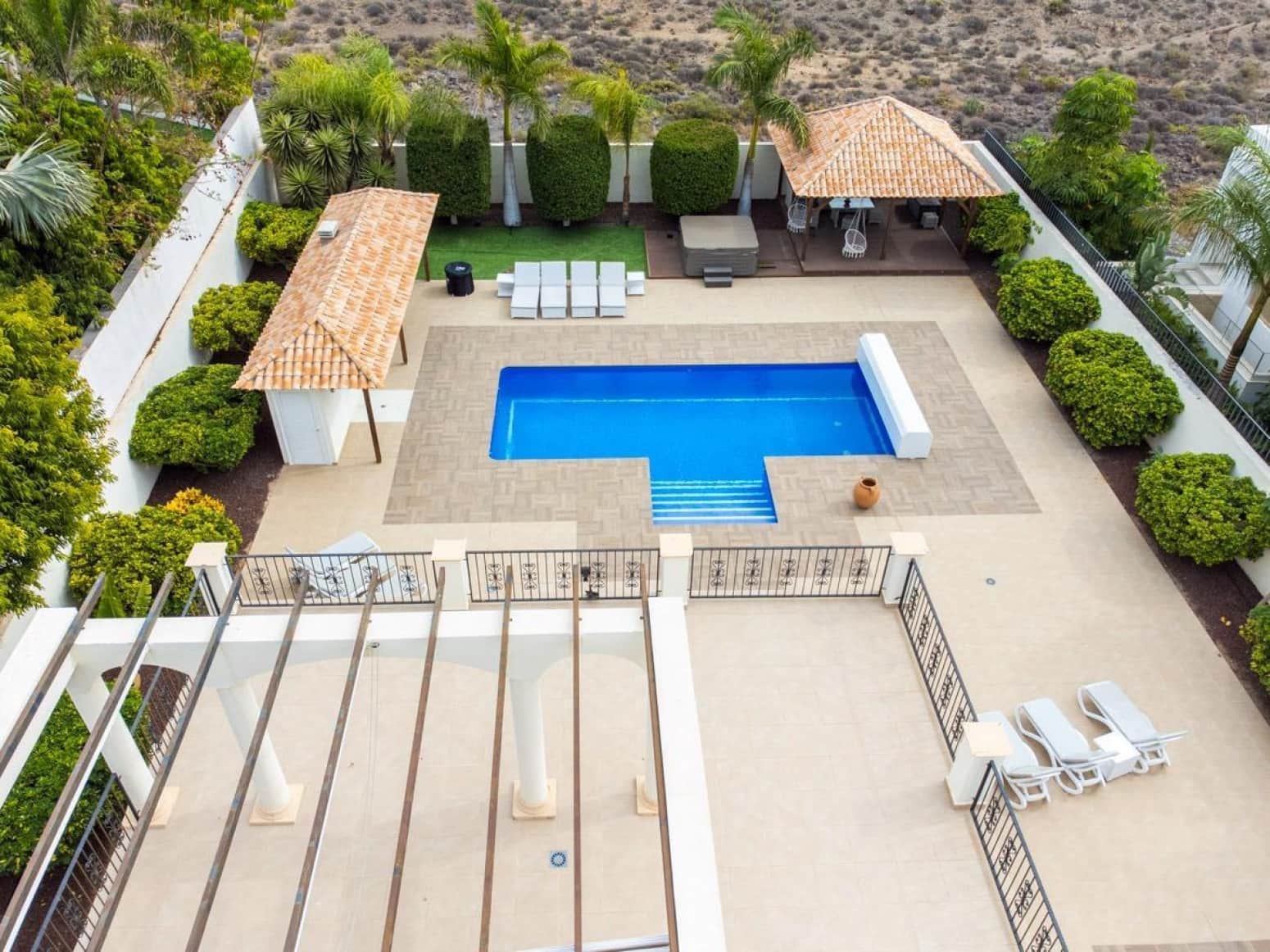 6 soveværelse Villa til salg i Adeje med swimmingpool garage - € 4.590.000 (Ref: 9676110)