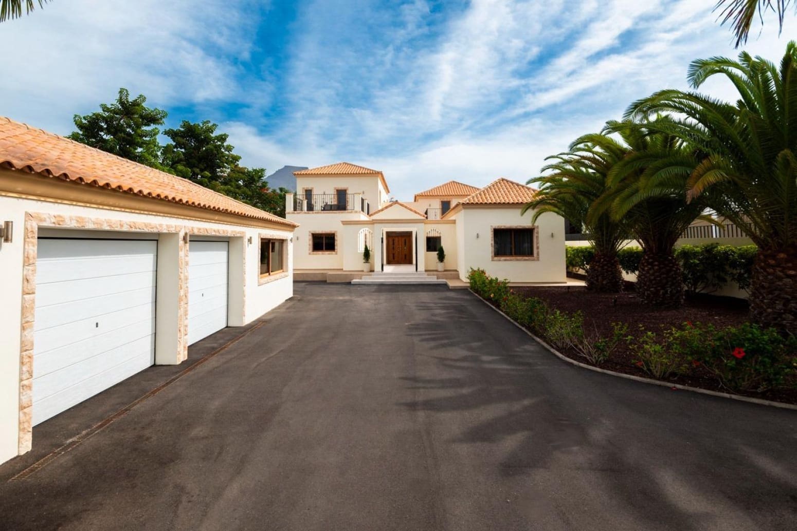 6 soveværelse Villa til salg i Adeje med swimmingpool garage - € 4.590.000 (Ref: 9676110)