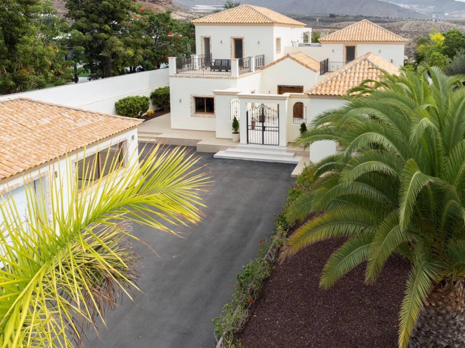 6 soveværelse Villa til salg i Adeje med swimmingpool garage - € 4.590.000 (Ref: 9676110)