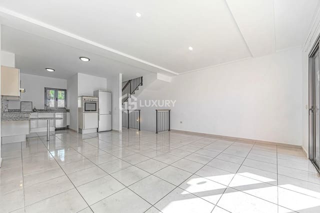 3 sypialnia Willa na sprzedaż w Playa del Duque, Adeje z garażem - 905 000 € (Ref: 9676112)