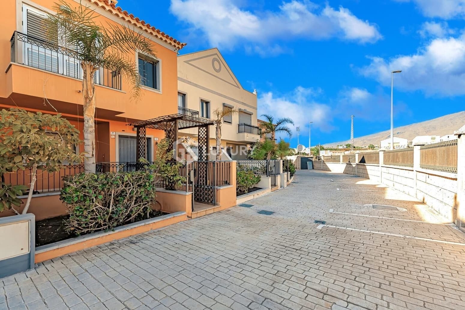 3 sypialnia Willa na sprzedaż w Adeje z garażem - 905 000 € (Ref: 9676112)