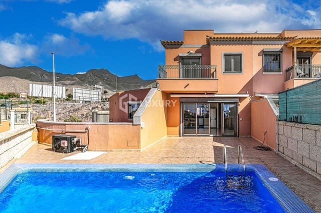 3 sypialnia Willa na sprzedaż w Playa del Duque, Adeje z garażem - 905 000 € (Ref: 9676112)