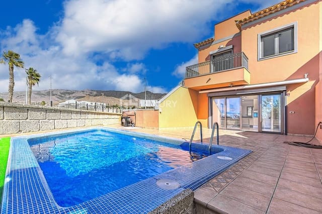 3 sypialnia Willa na sprzedaż w Playa del Duque, Adeje z garażem - 905 000 € (Ref: 9676112)