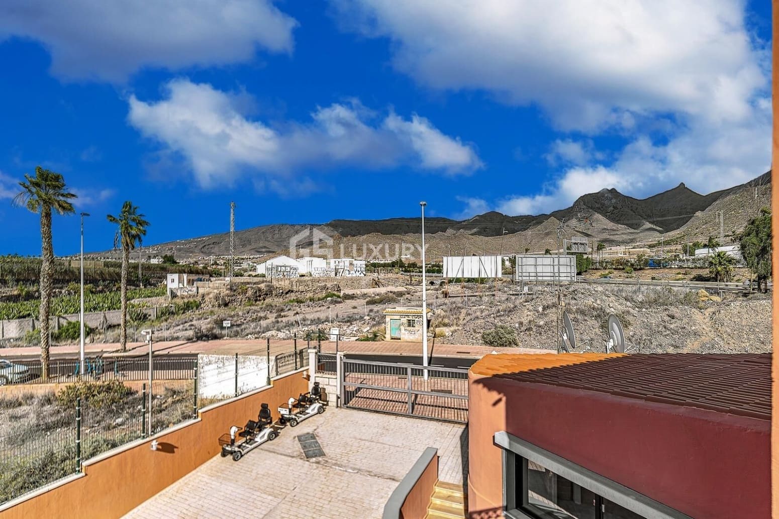 3 sypialnia Willa na sprzedaż w Adeje z garażem - 905 000 € (Ref: 9676112)