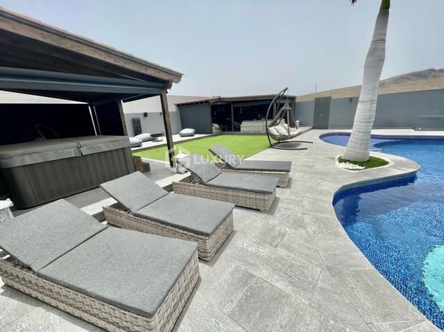 2 bedroom Villa for sale in Aldea Blanca (Tenerife), San Miguel de Abona with garage - € 2,100,000 (Ref: 9676113)