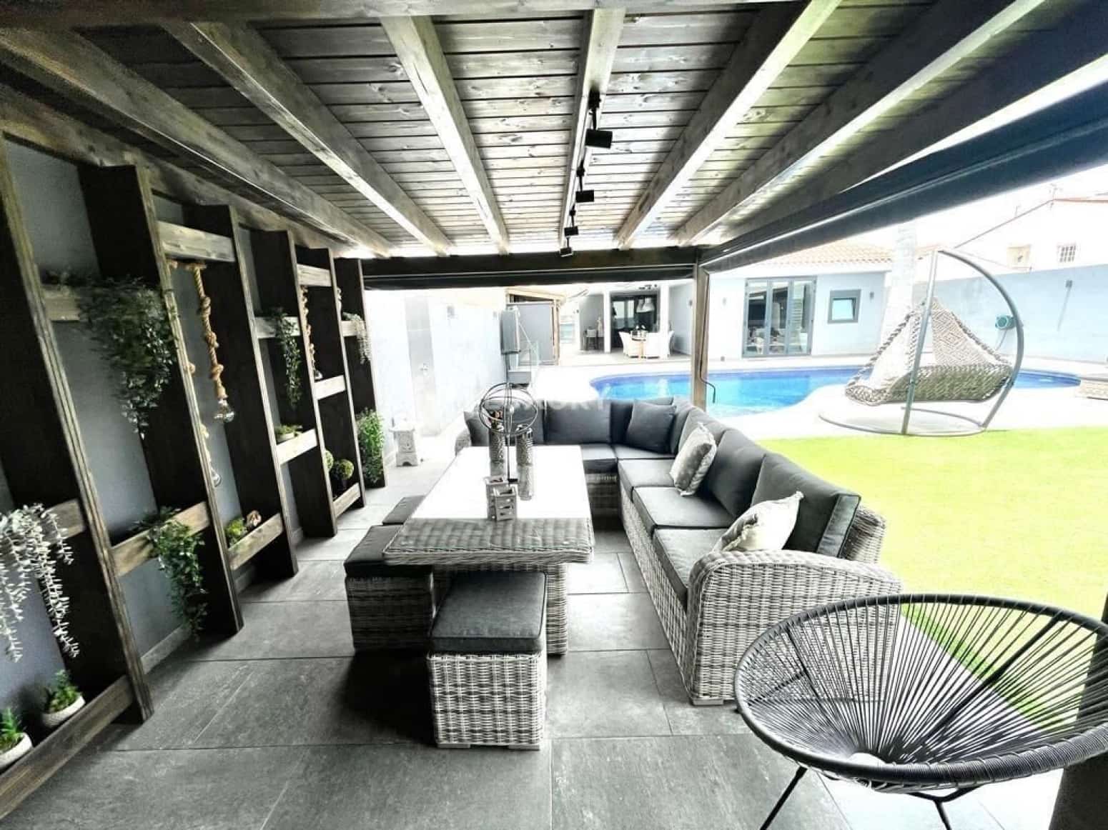 2 bedroom Villa for sale in San Miguel de Abona with garage - € 2,100,000 (Ref: 9676113)