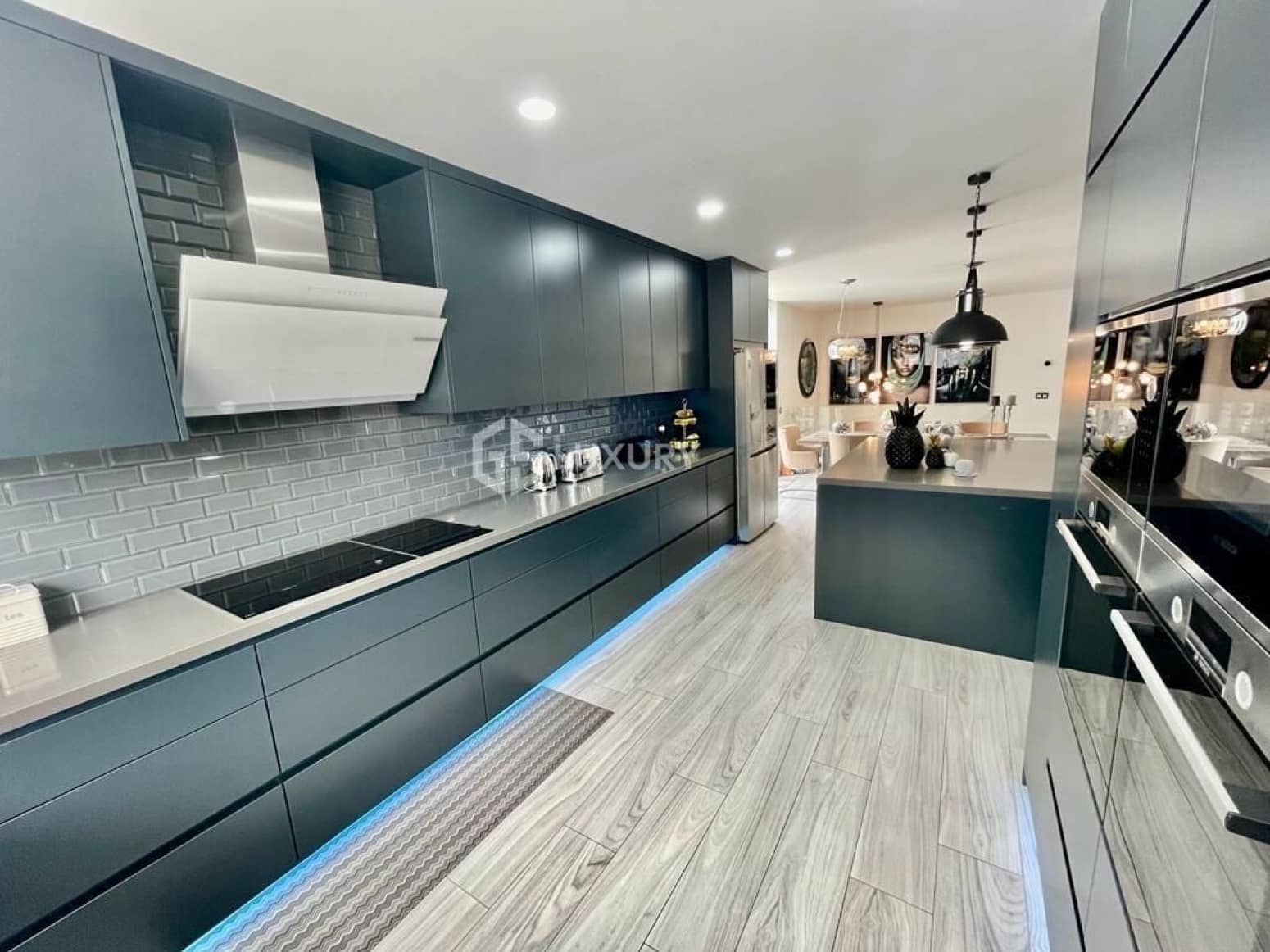 2 bedroom Villa for sale in San Miguel de Abona with garage - € 2,100,000 (Ref: 9676113)