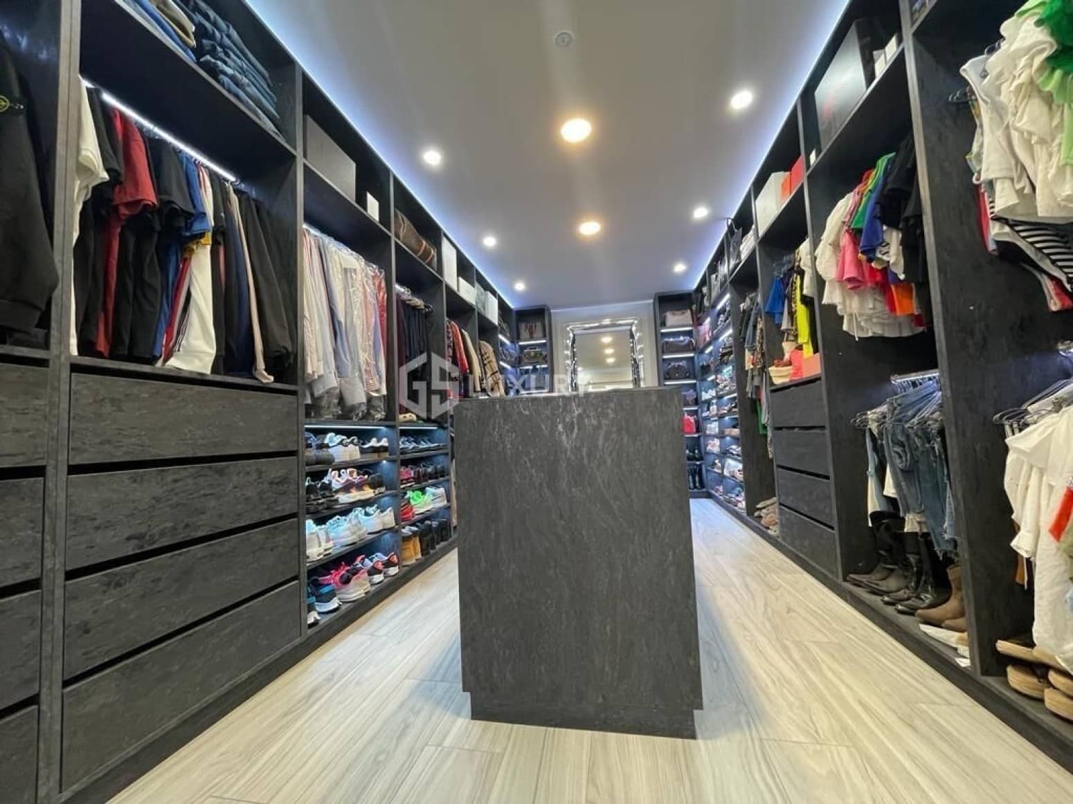 2 bedroom Villa for sale in San Miguel de Abona with garage - € 2,100,000 (Ref: 9676113)