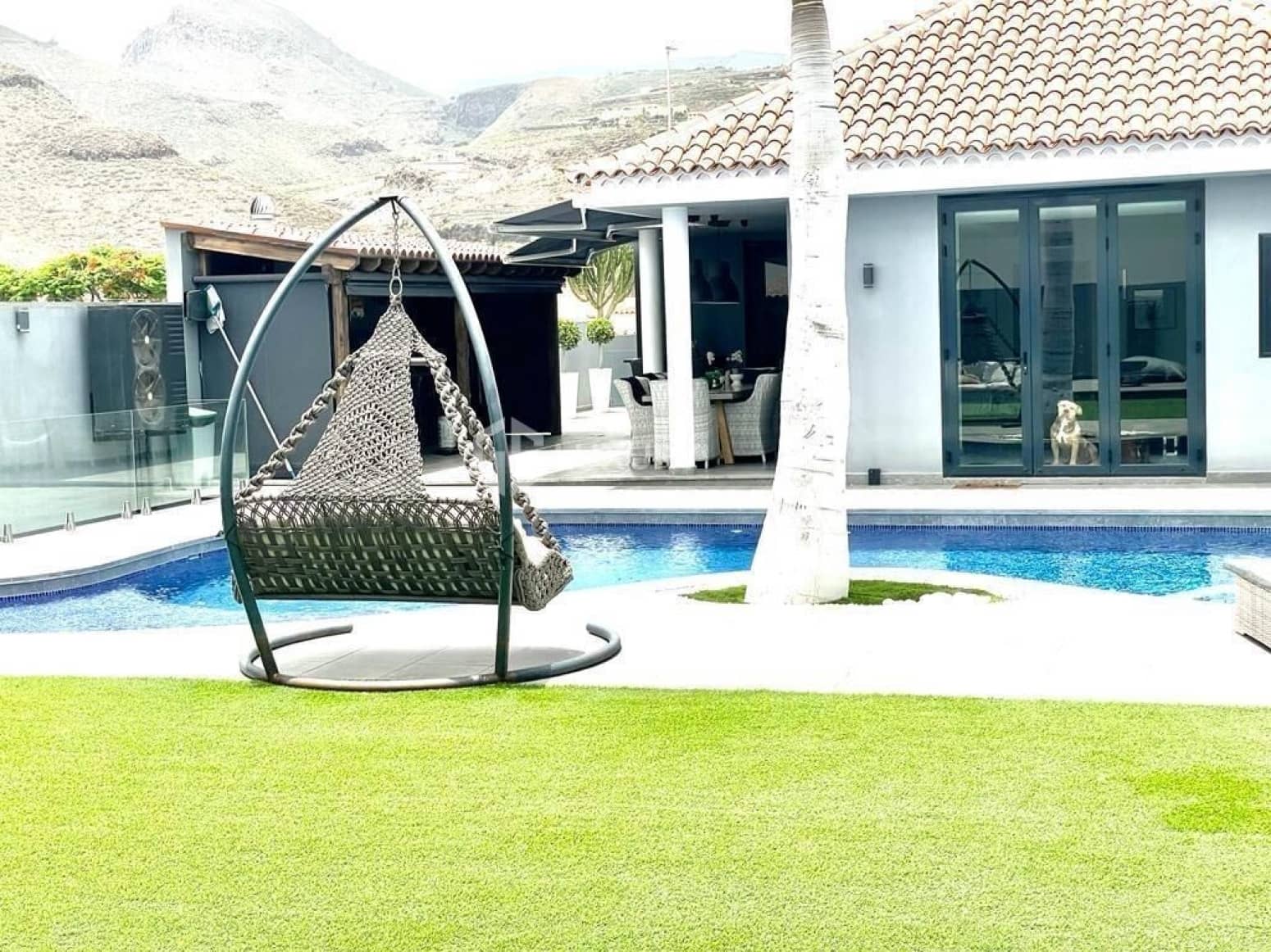 2 bedroom Villa for sale in San Miguel de Abona with garage - € 2,100,000 (Ref: 9676113)