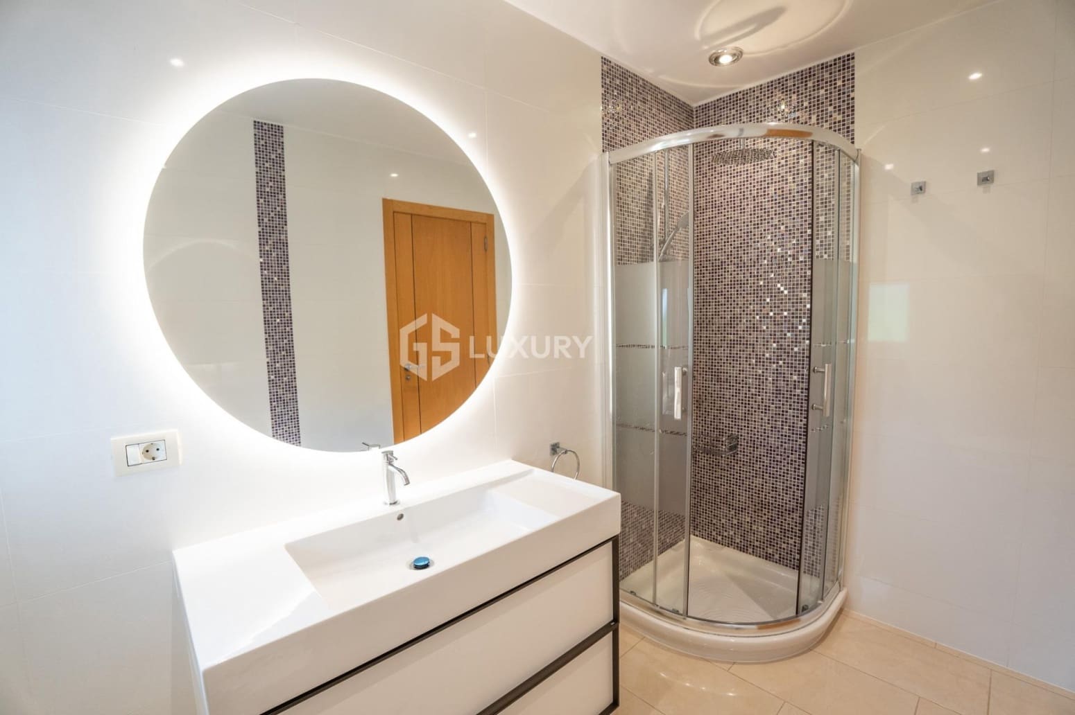 5 bedroom Villa for sale in Adeje with garage - € 3,300,000 (Ref: 9676117)