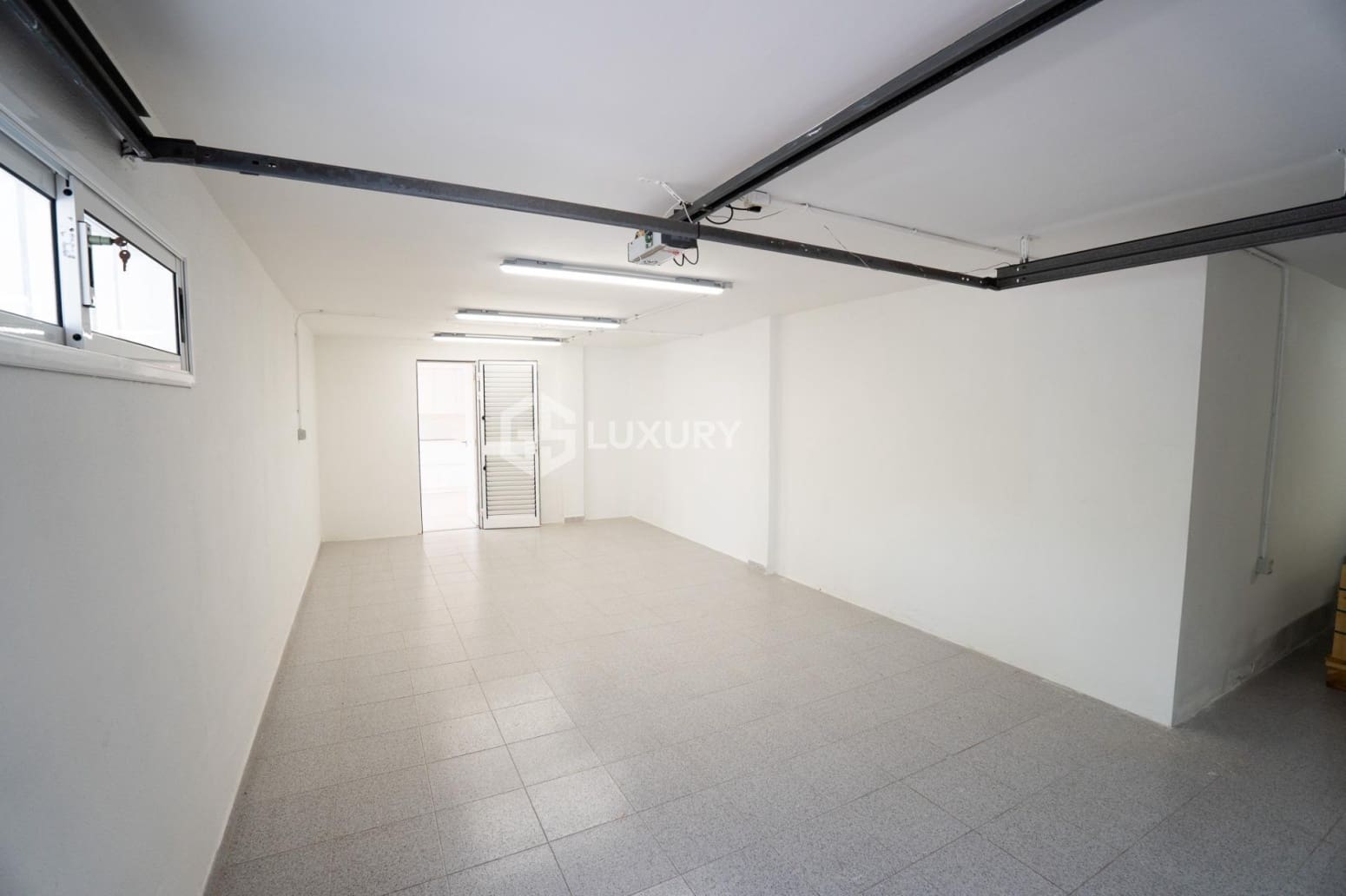 5 bedroom Villa for sale in Adeje with garage - € 3,300,000 (Ref: 9676117)