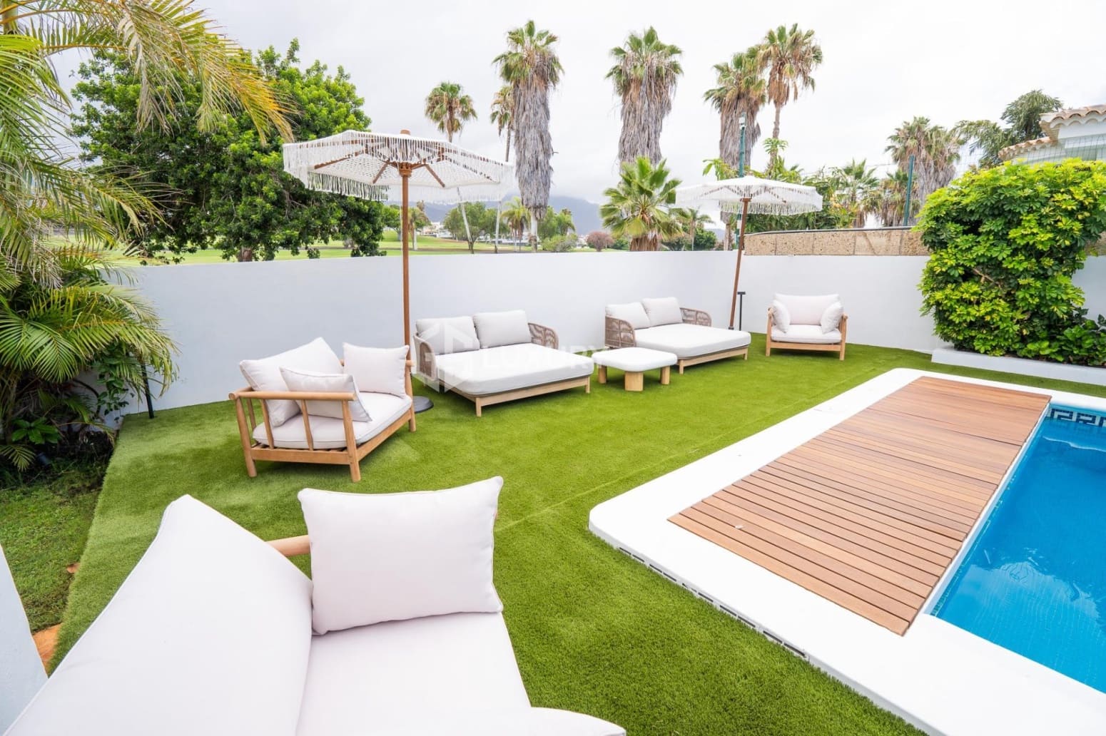 5 bedroom Villa for sale in Adeje with garage - € 3,300,000 (Ref: 9676117)