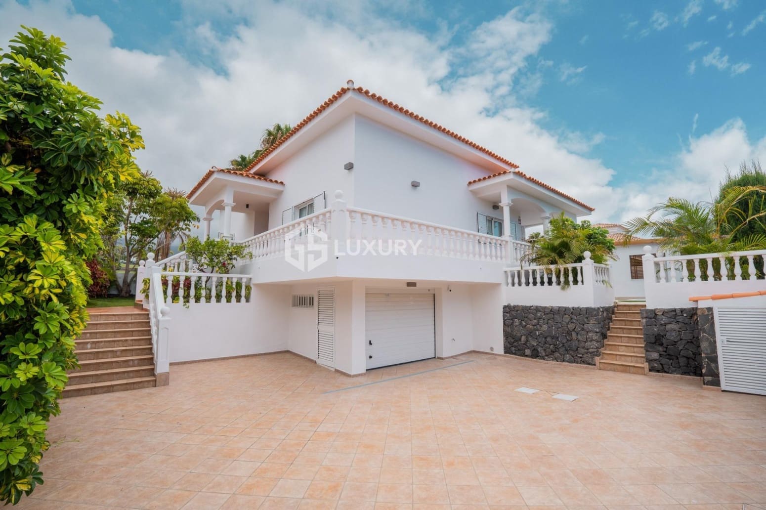 5 bedroom Villa for sale in Adeje with garage - € 3,300,000 (Ref: 9676117)