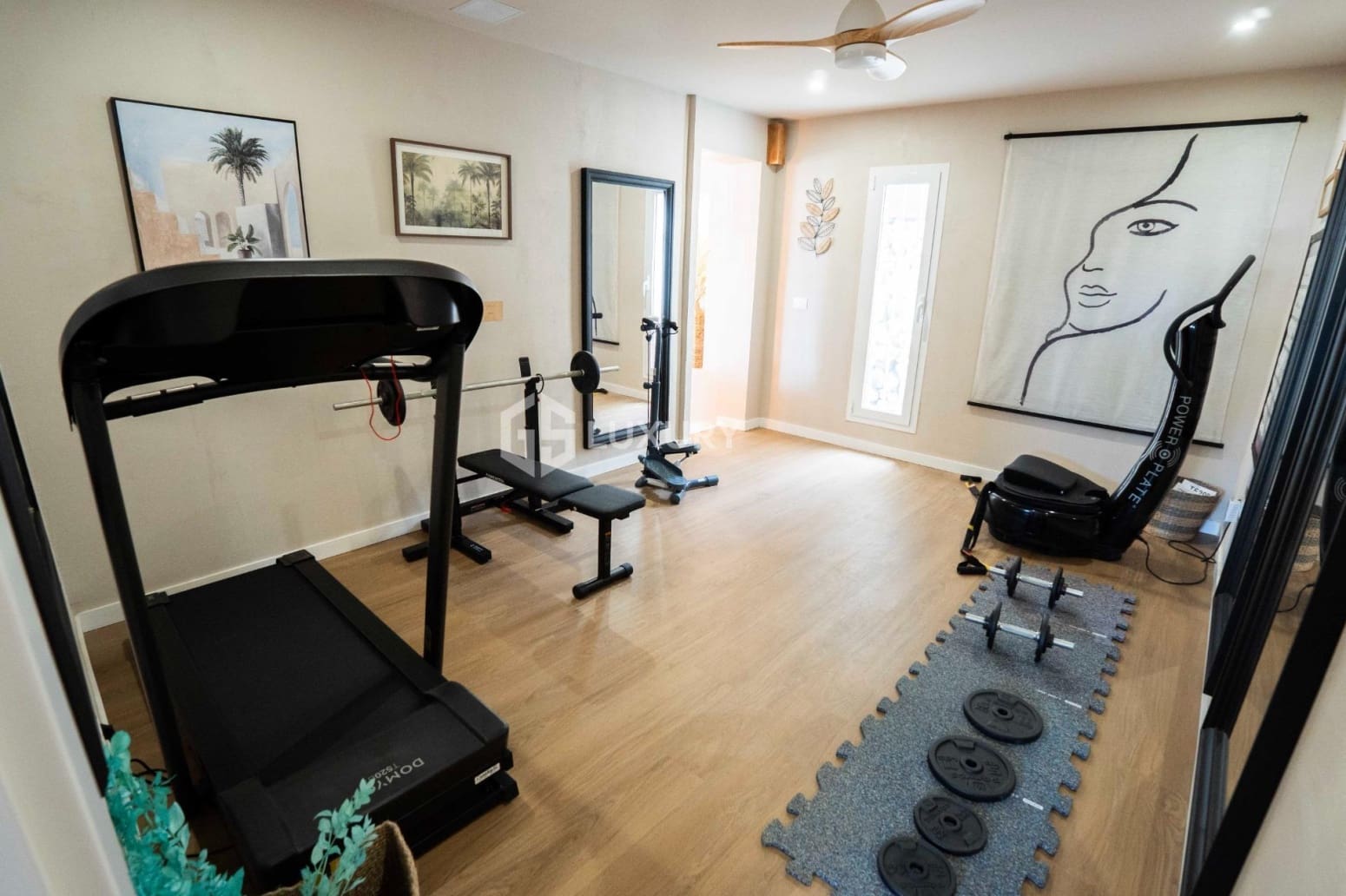 5 bedroom Villa for sale in Arona with garage - € 1,450,000 (Ref: 9676119)