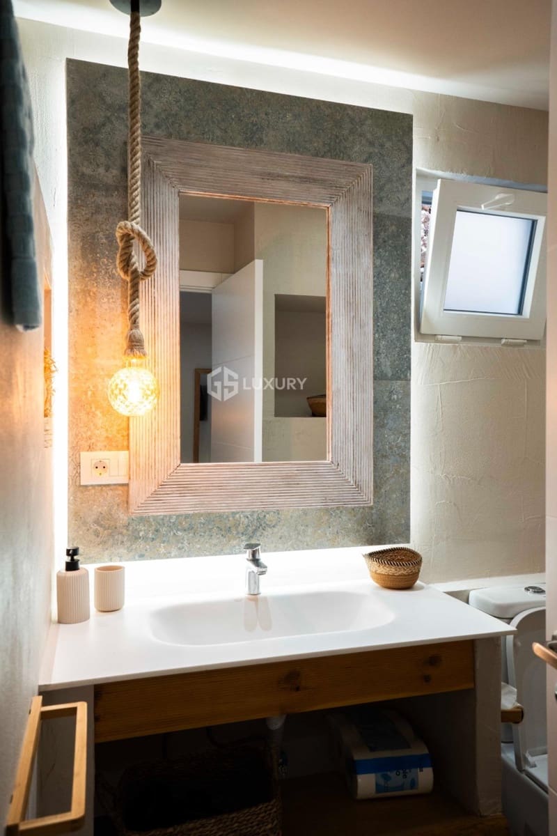 5 bedroom Villa for sale in Arona with garage - € 1,450,000 (Ref: 9676119)