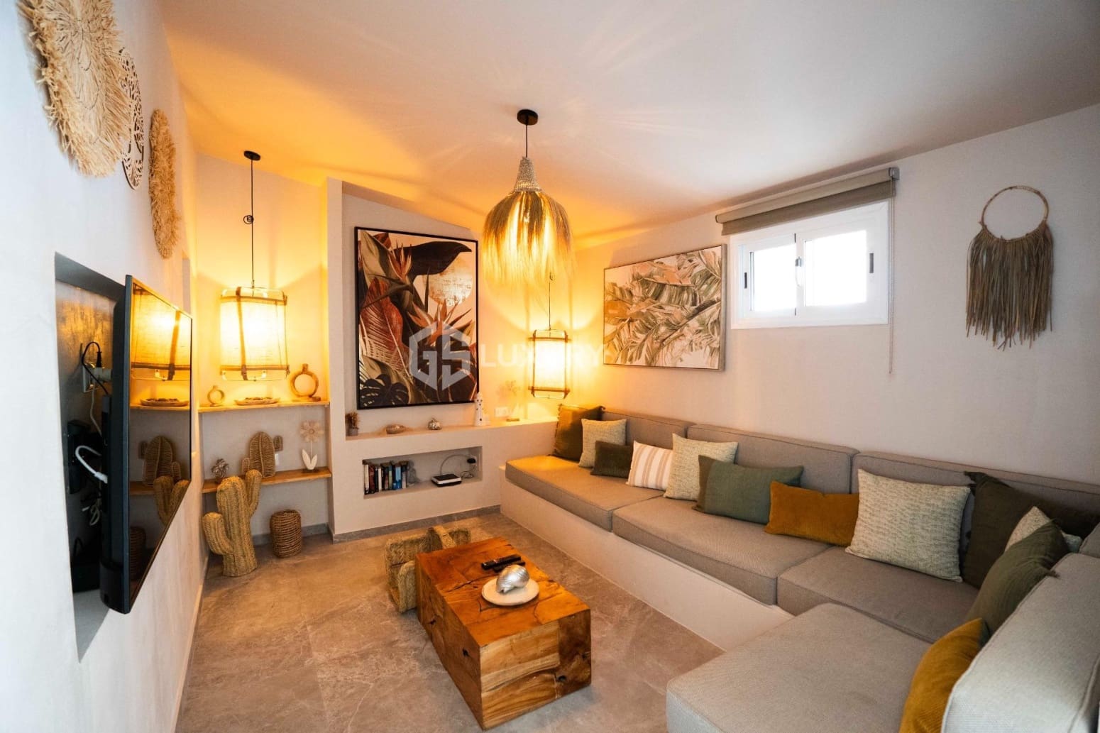 5 bedroom Villa for sale in Arona with garage - € 1,450,000 (Ref: 9676119)