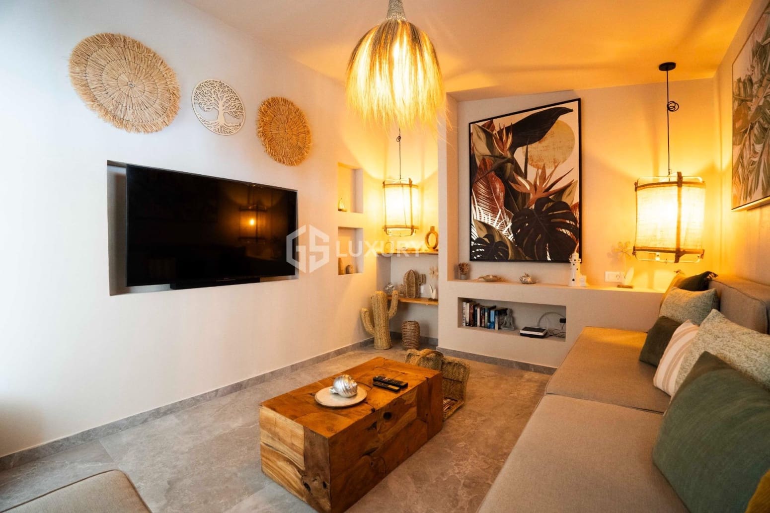 5 bedroom Villa for sale in Arona with garage - € 1,450,000 (Ref: 9676119)