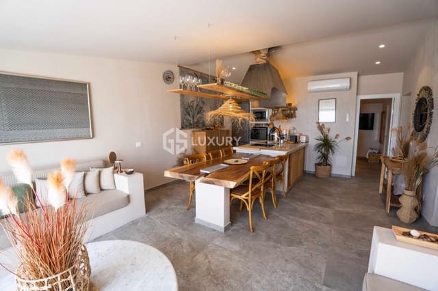 5 bedroom Villa for sale in Chayofa, Arona with garage - € 1,450,000 (Ref: 9676119)