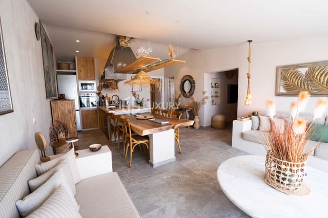 5 bedroom Villa for sale in Chayofa, Arona with garage - € 1,450,000 (Ref: 9676119)