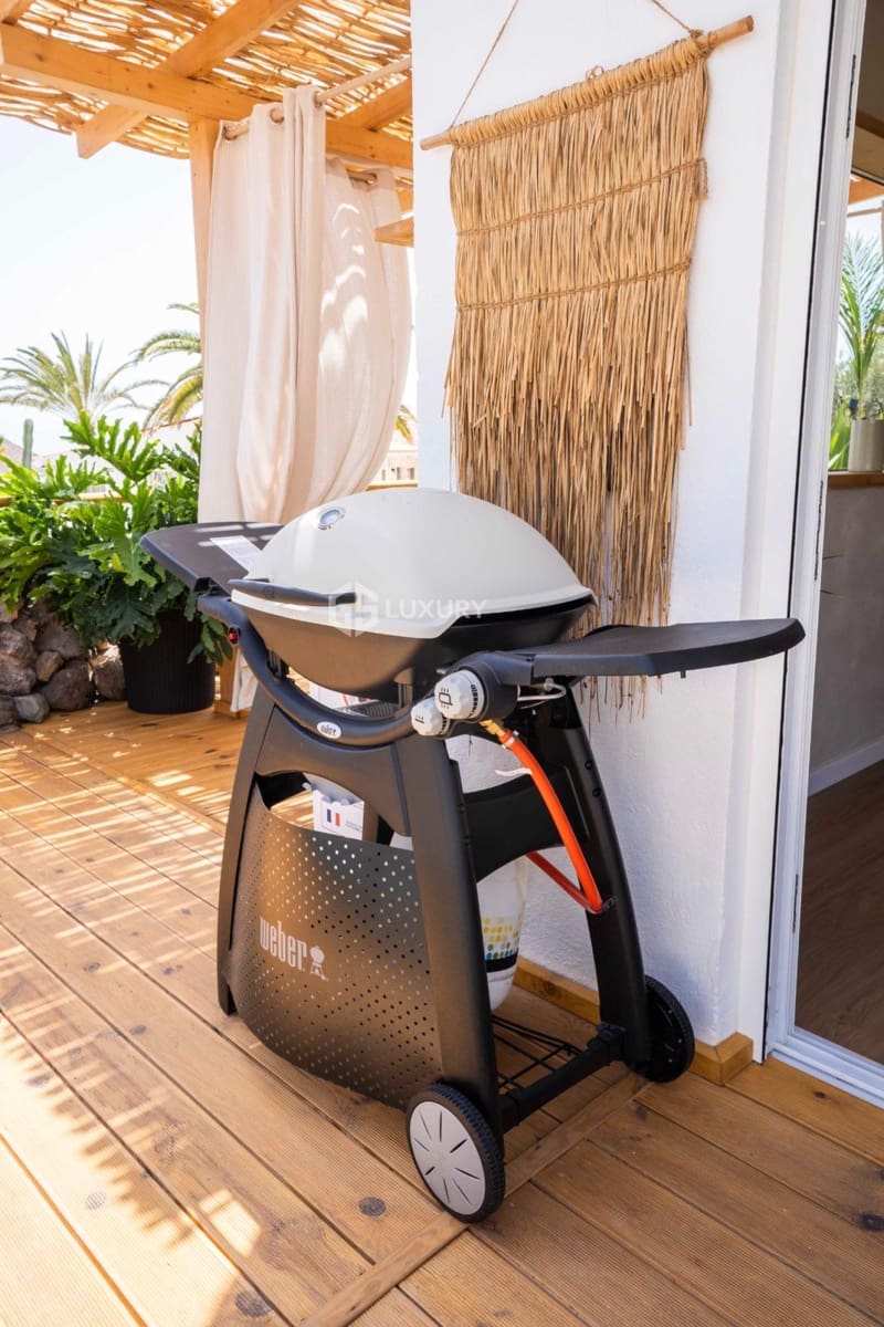 5 bedroom Villa for sale in Arona with garage - € 1,450,000 (Ref: 9676119)