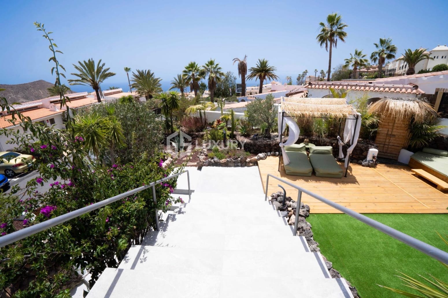 5 bedroom Villa for sale in Arona with garage - € 1,450,000 (Ref: 9676119)