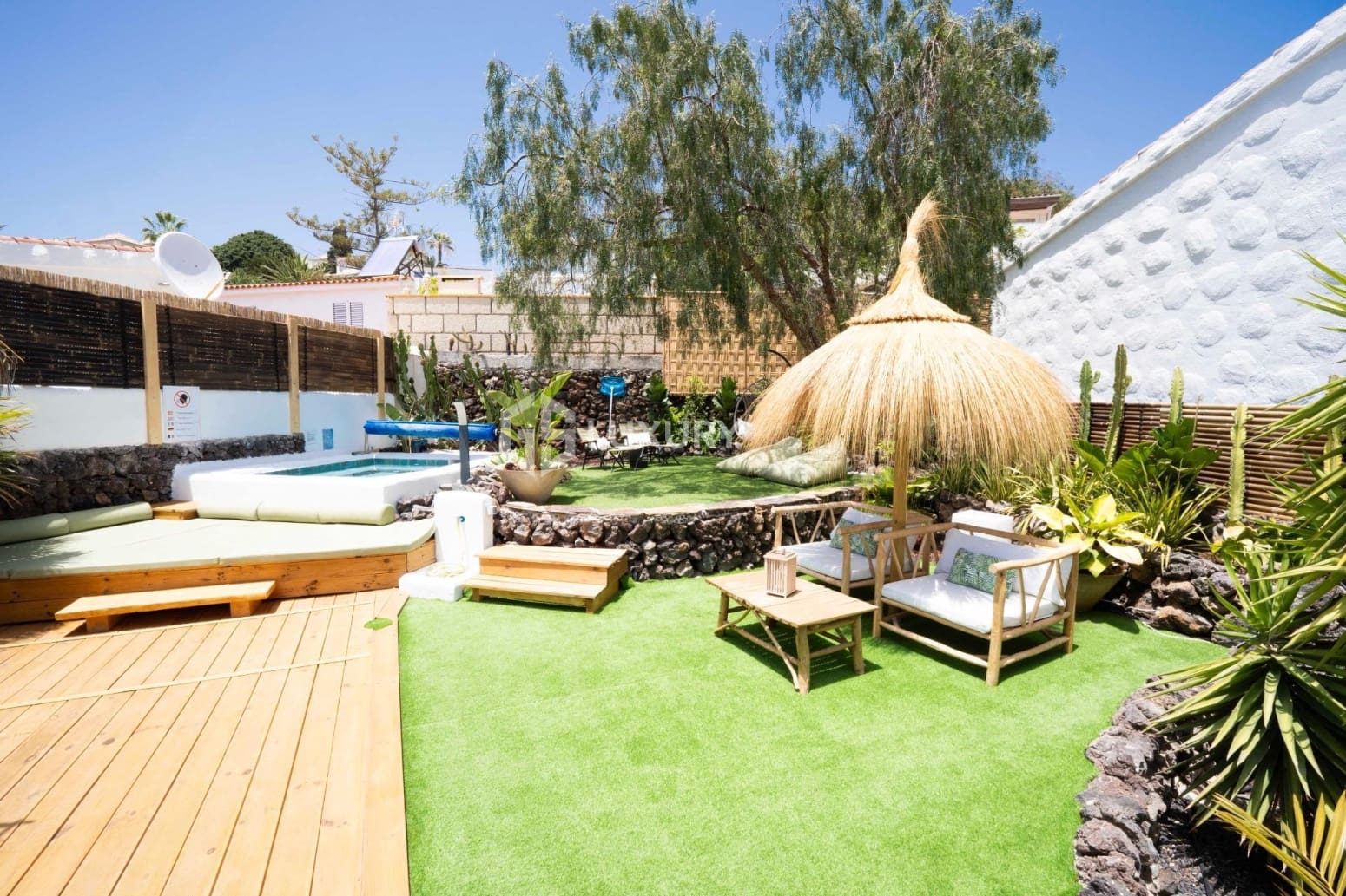 5 bedroom Villa for sale in Arona with garage - € 1,450,000 (Ref: 9676119)