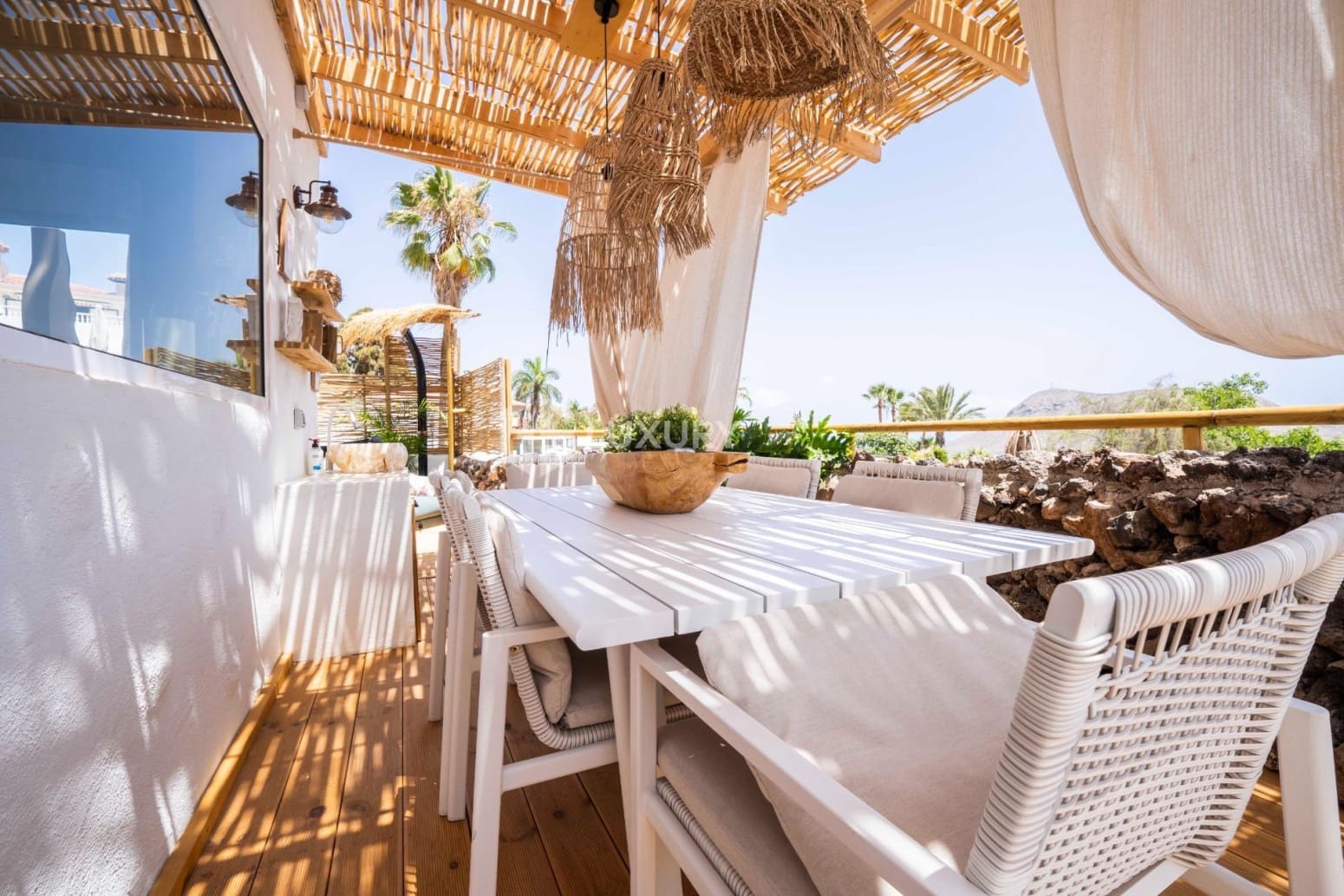 5 bedroom Villa for sale in Arona with garage - € 1,450,000 (Ref: 9676119)